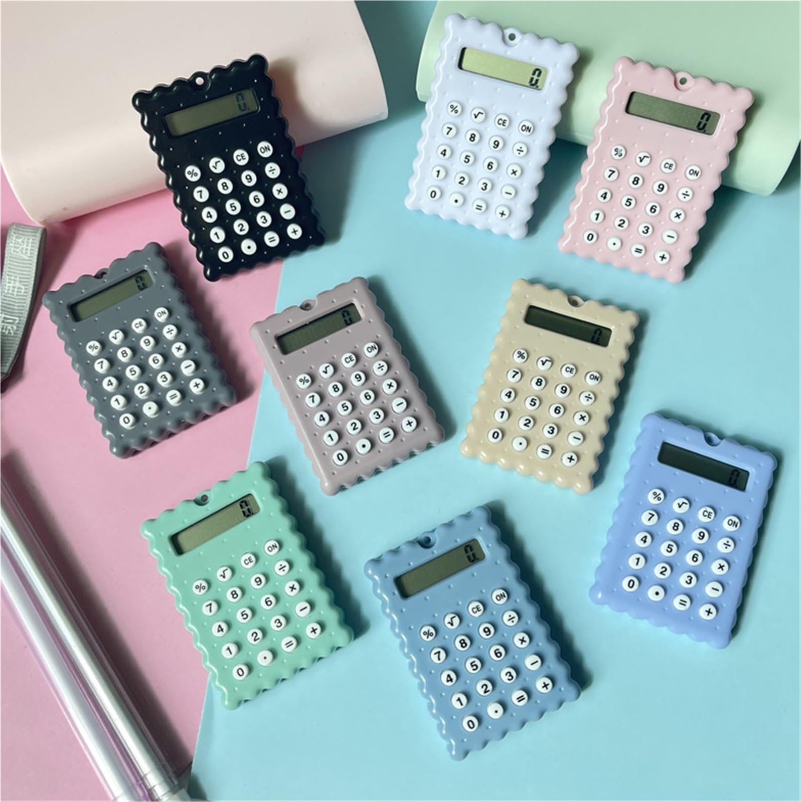 Calculatrice Calculatrice Électronique Portable De Poche Couleur Bonbon À 8 Chiffres avec Boutons en Silicone Et Boucle Bureau Office(Purple)