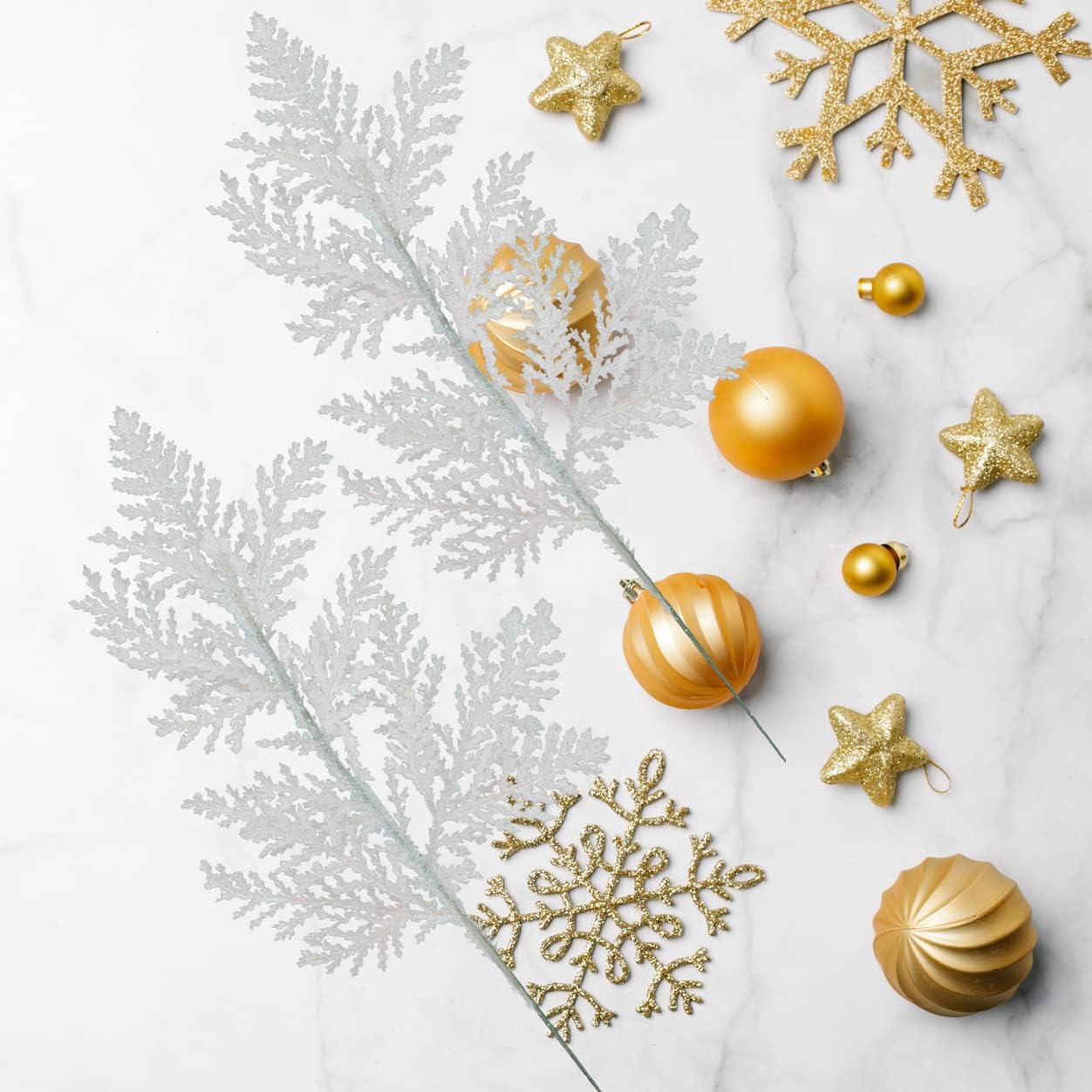 クリスマス人工松の針 20個 クリスマスグリッター 花柄ピック フェイク ヒイラギの花 小枝ピック クリスマスフラワー 緑のアレンジ