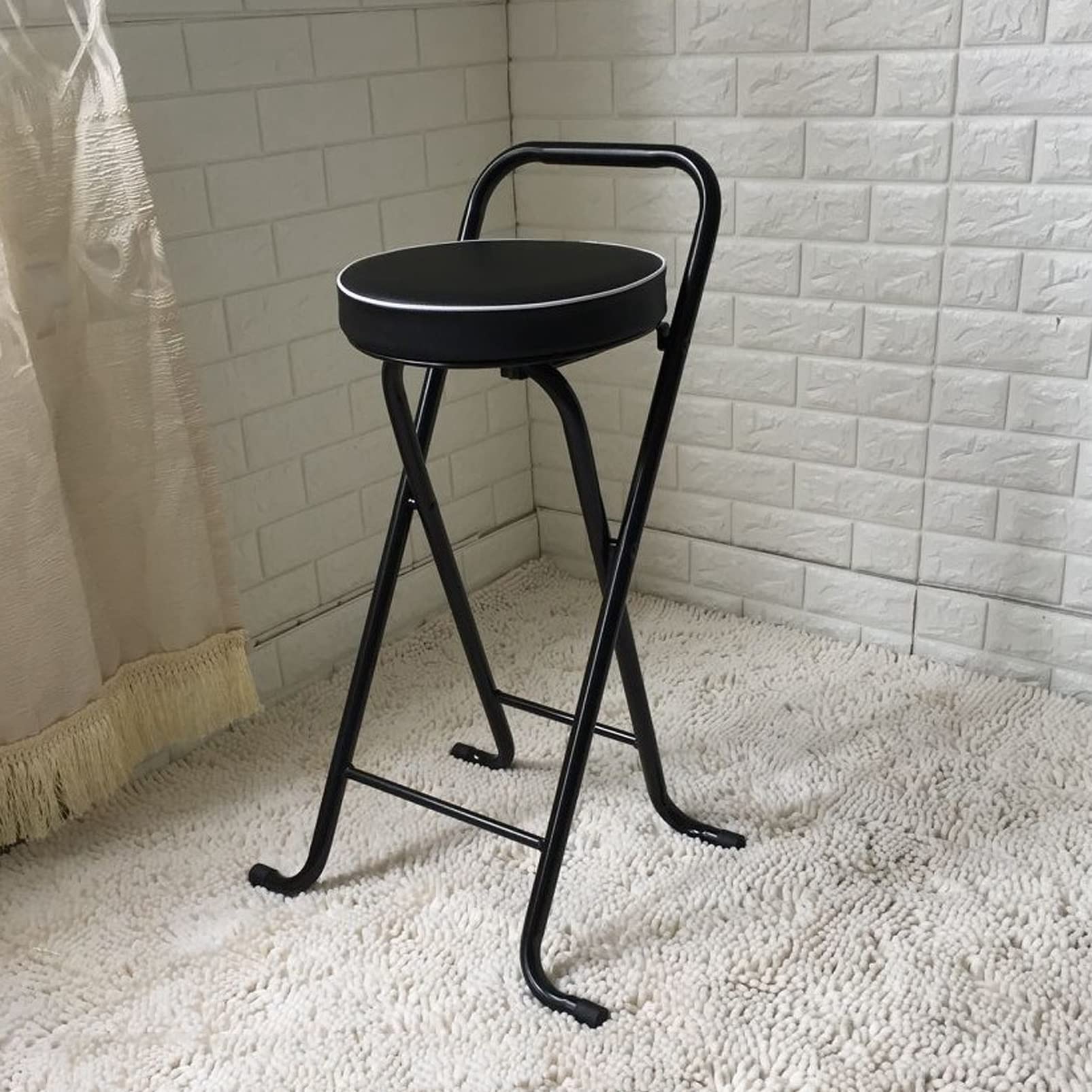 Tabouret de bar pliable élégant pour recevoir vos invités autour de l'îlot de cuisine