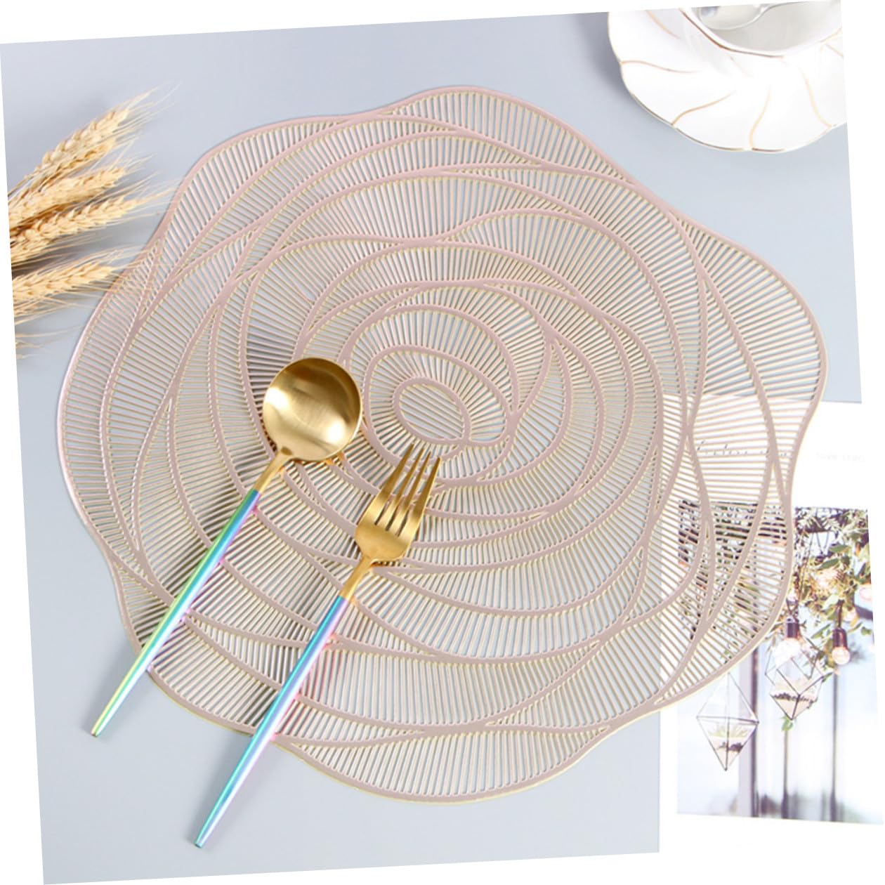 Manteles Individuales Huecos de PVC Diseño de Rosa Dorada 38 Cm, Antideslizantes para Comedor, Posavasos Decorativos para Fiestas y San Valentín, Pack de 6 Unidades