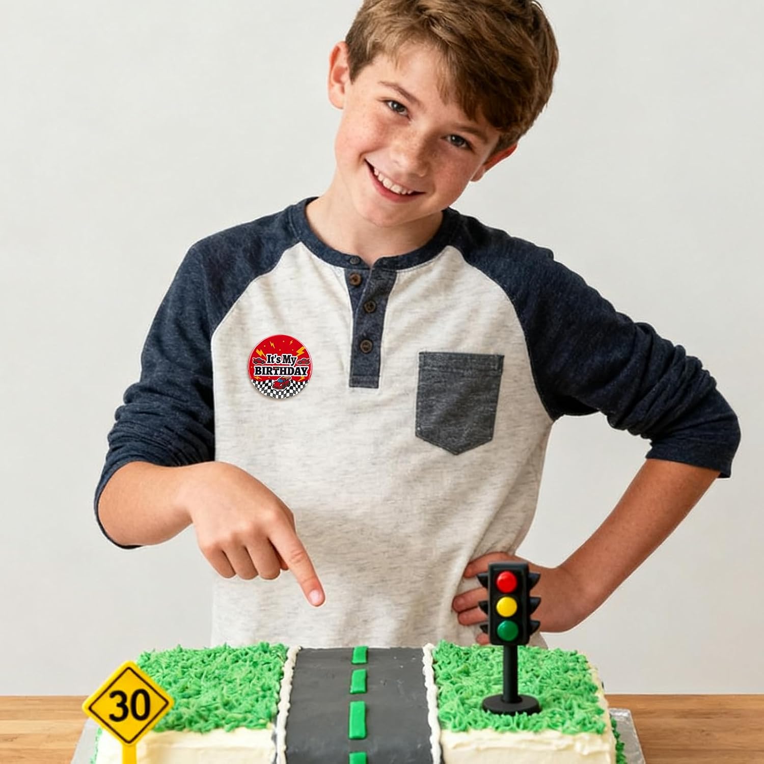 Race Car Happy Birthday Pin, 5.8cm/2.3in It's My Birthday Badge Pin Checkered Button for Women Men Boys Girls Car Themed Party Favors & Decor Supplies