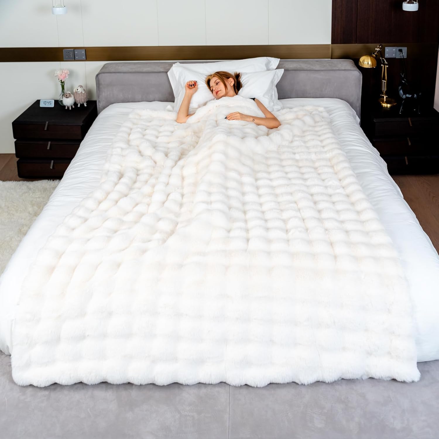 SpottedCozy Luxury Faux Fur Twin Blanket for Couch 60"x80", Double-Sided Plush Bubble Cozy Fluffy Blanket, Ultra Soft Thick Fleece Warm for Bed Living Room Boho Home Decor Gift, Cream White