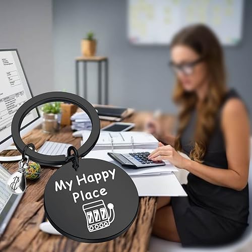 Miniatura 6 de FEELMEM Llavero de casino para amantes de los casinos, regalo para jugadores, regalo My Happy Place Lucky 777 Jackpot Casino