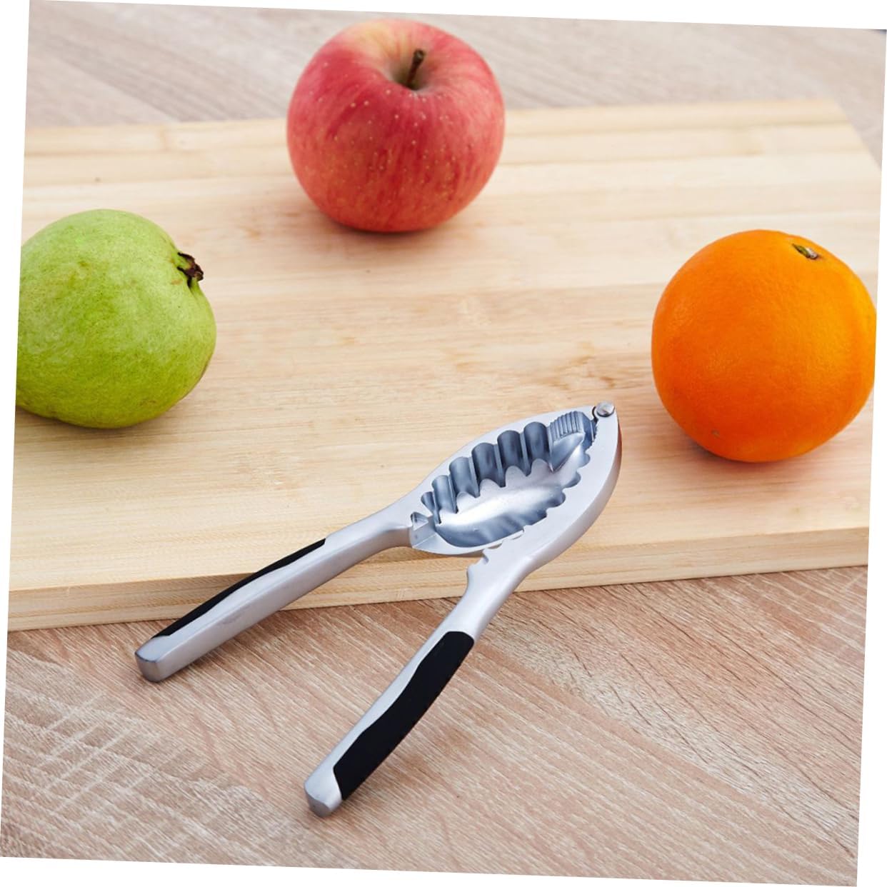 2pcs Nutcracker Tool Zinc Alloy Nutcracker Walnut Pistachios Nuts Nut Opener Crab Seafood Tools (Silverx2pcs mediumx2pcs)