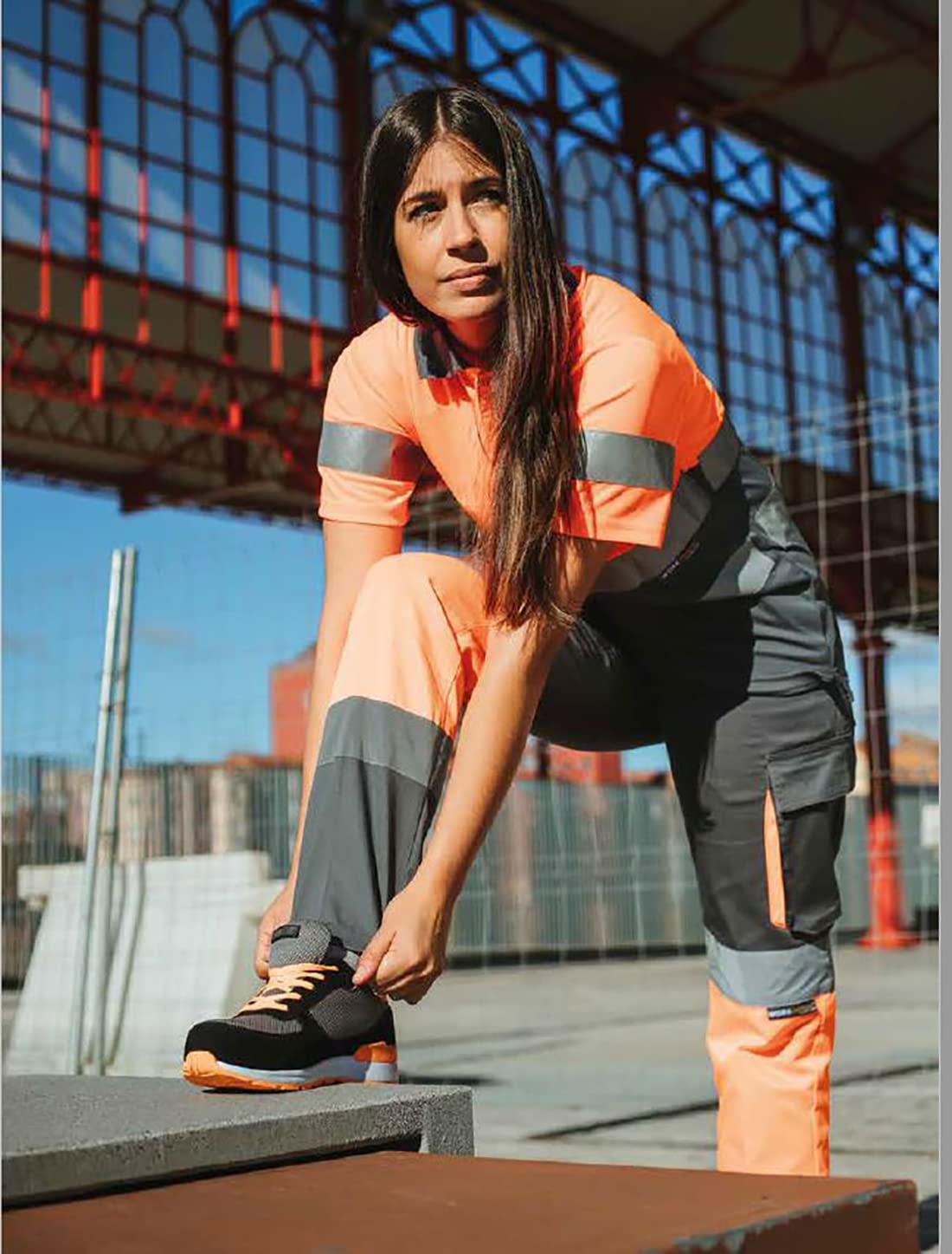WORKTEAM Pantalón de Trabajo Slim Fit de Alta Visibilidad con Cintas Reflectantes, Multibolsillos y Tejido Elástico. EN ISO 20471. Clase 1. Unisex