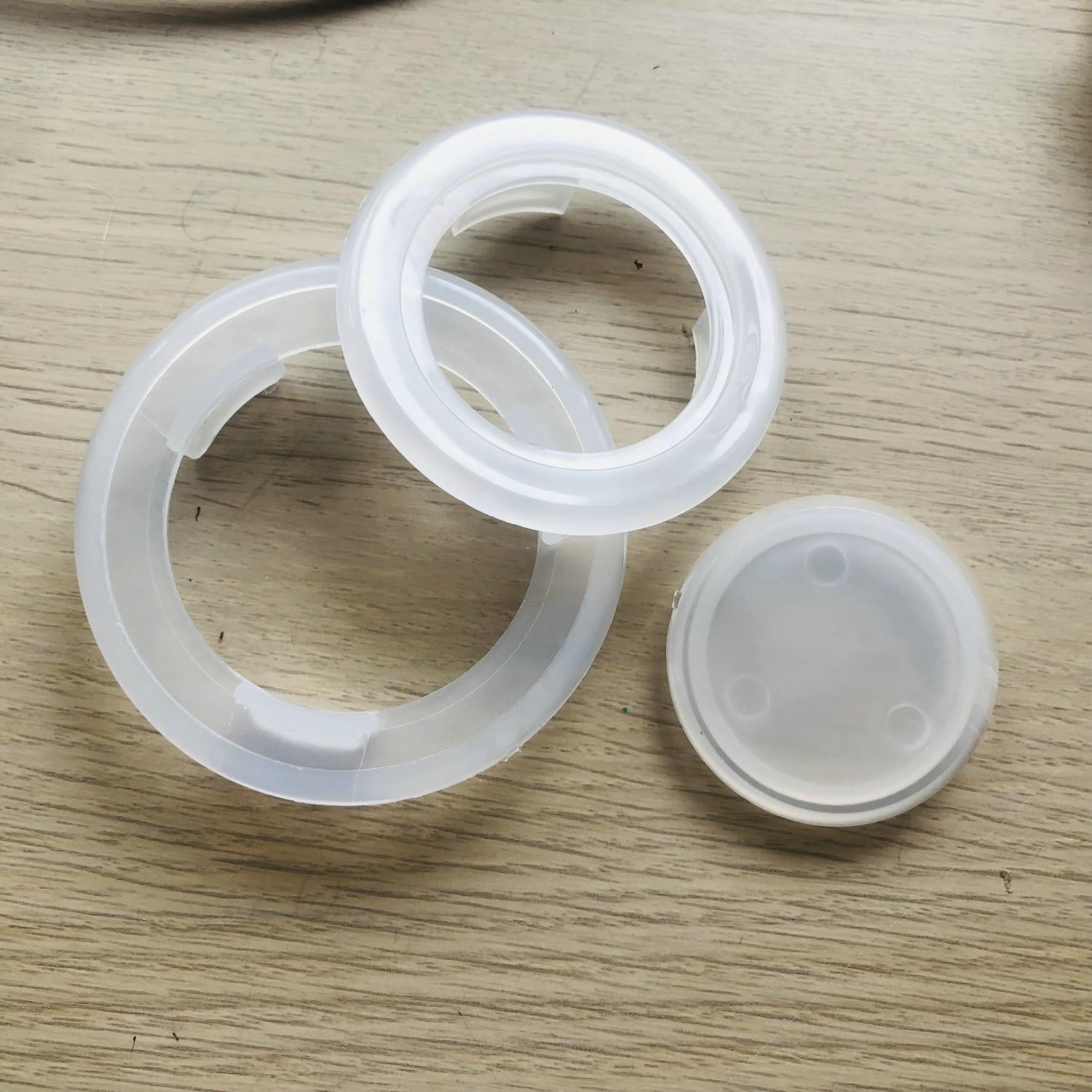 Amazleer Lot de 2 inserts de table de parasol 5,1 cm avec capuchon anneau standard blanc 42 mm-65 mm