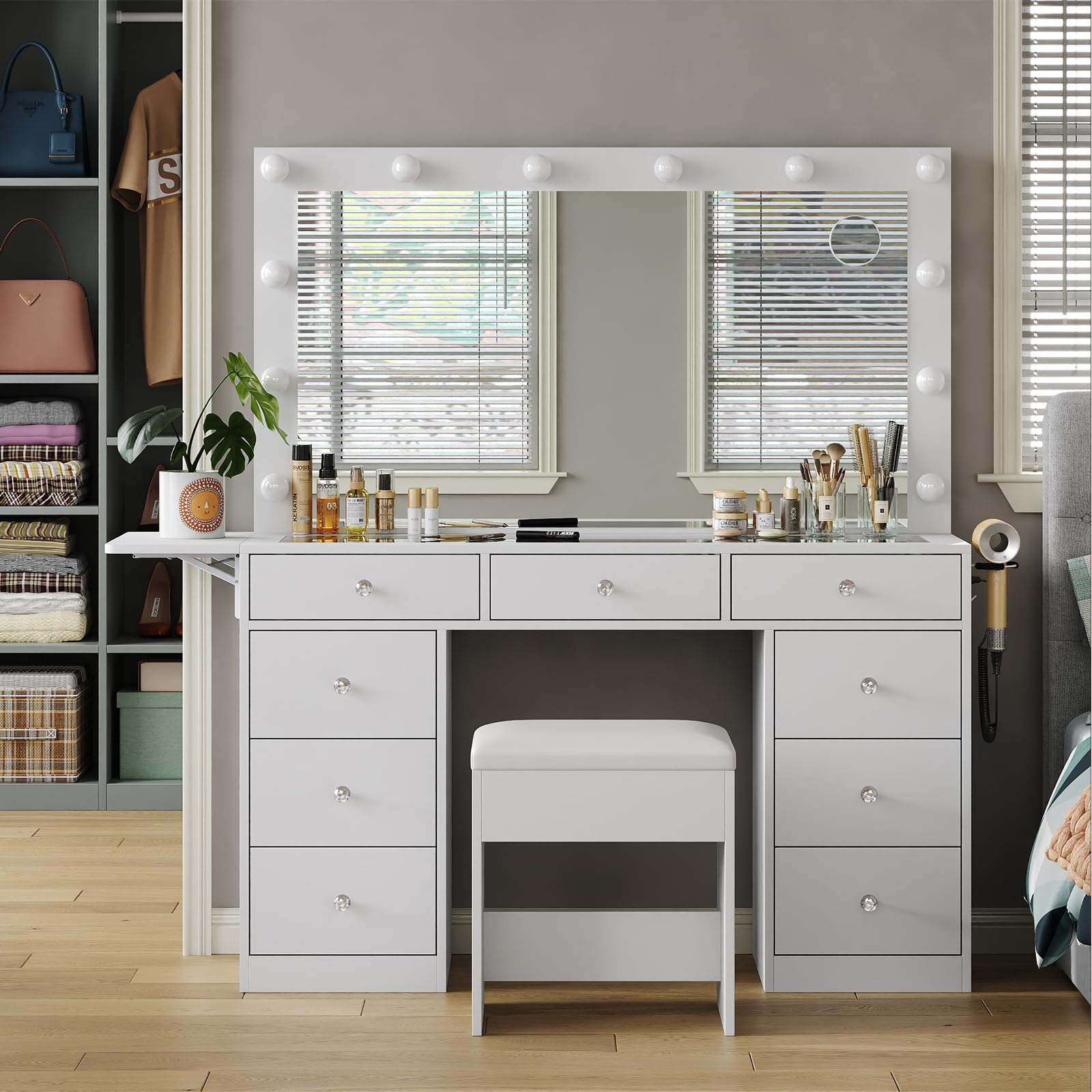 Yanosaku Tavolo Toeletta con Specchio e 12 Luci LED, Vanity con 9 Cassetti e Pannello Ribaltabile, Porte USB, Prese, Sedia Inclusa, 3 Modalità di Illuminazione Regolabile, Bianco