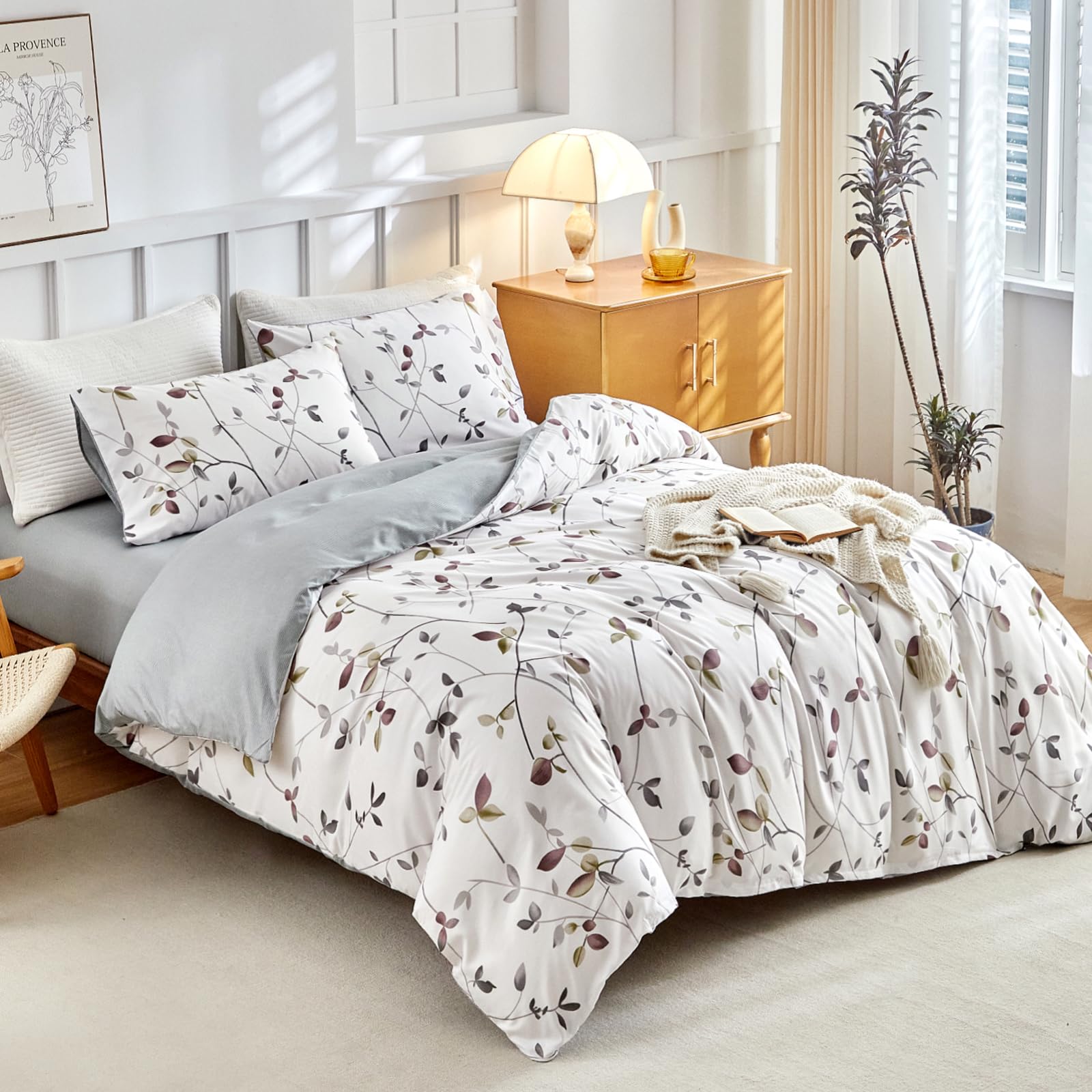 Tokokimo Funda Nórdica Cama 135/150 de 4 Piezas, Funda Nordica 240x220 con 2 Fundas de Almohada 50x75 y Bajera Ajustable 150x200+35, Ramas y Hojas Patrón Microfibra, Blanco/Gris