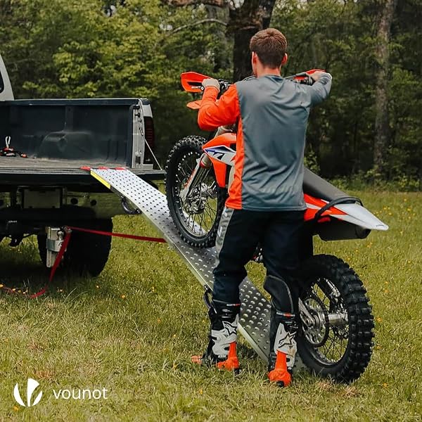VOUNOT® Rampe de Chargement Pliable 400kg Antidérapante en Métal Galvanisé avec Sangles de Sécurité pour Moto Tracteur Quad Argent - 1