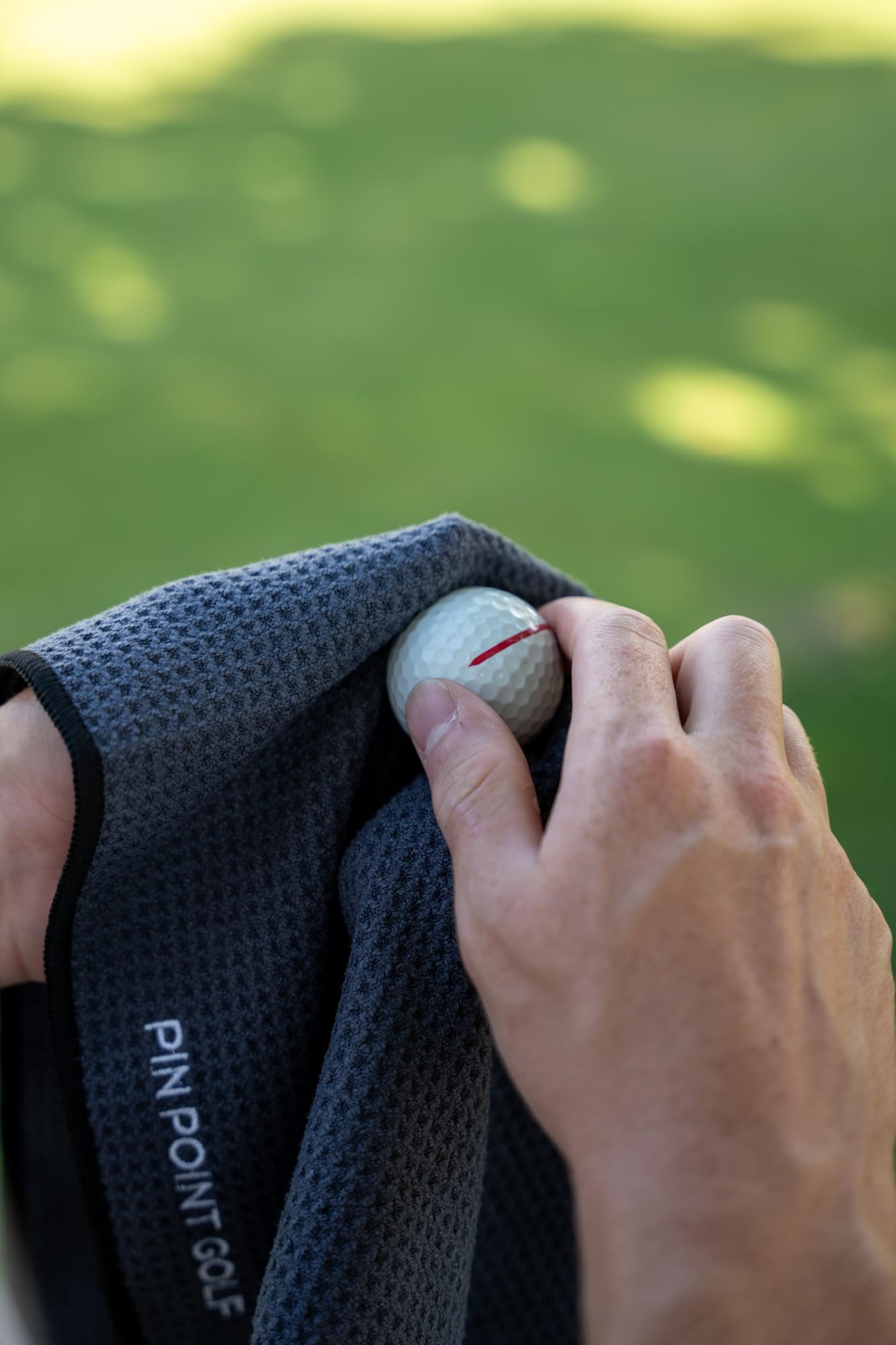 PPG - Toalla de golf magnética, color gris oscuro, toalla de golf de microfibra de alta calidad con bolsillos absorbentes de gofre, imán fuerte para una fuerte conexión a carritos de golf o palos | 24