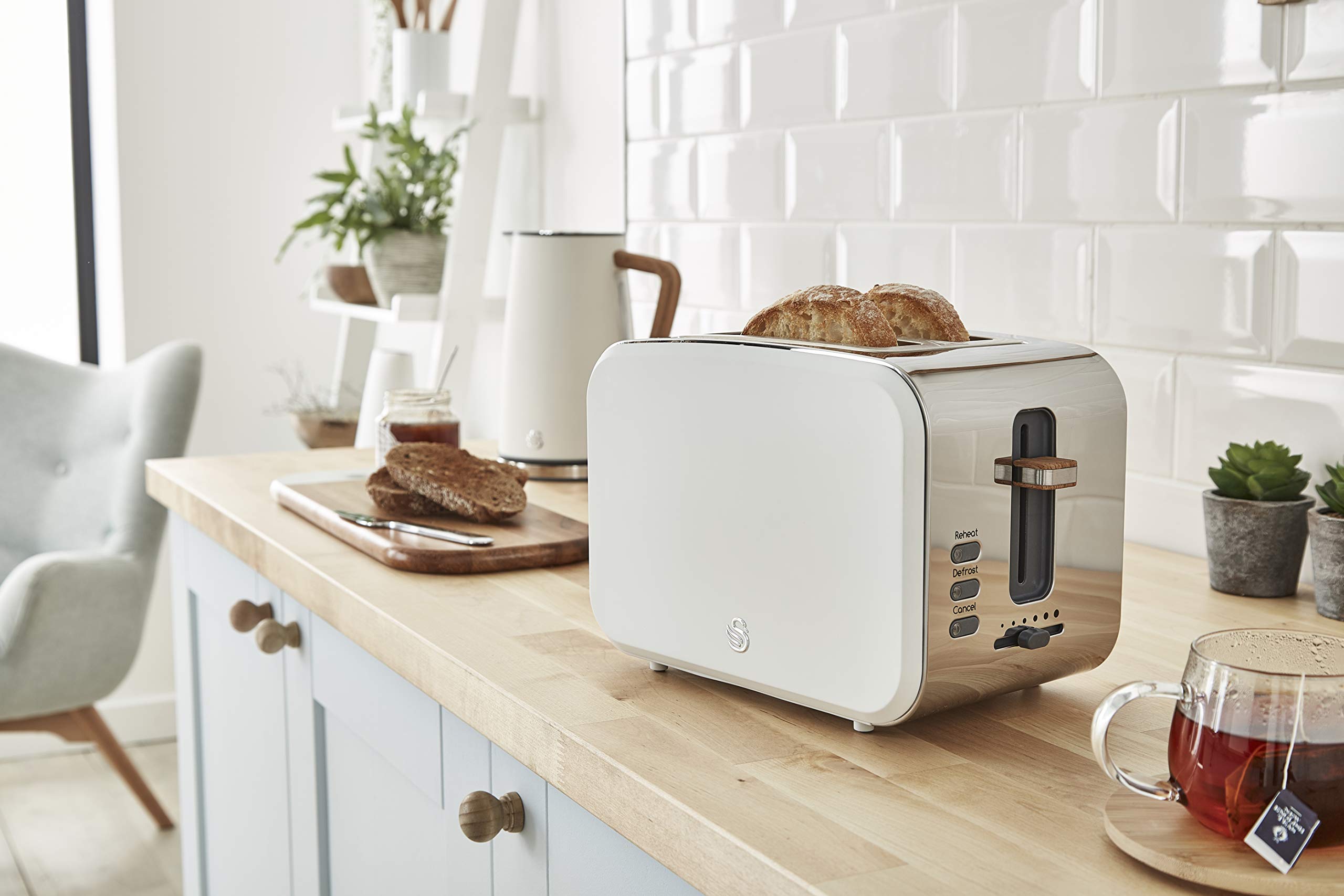 Swan Nordic Set Desayuno Hervidor de agua inalámbrico 1,7L 2200W, Tostadora Pan ranura ancha 2 rebanadas, 3 funciones, diseño moderno, efecto madera, blanco