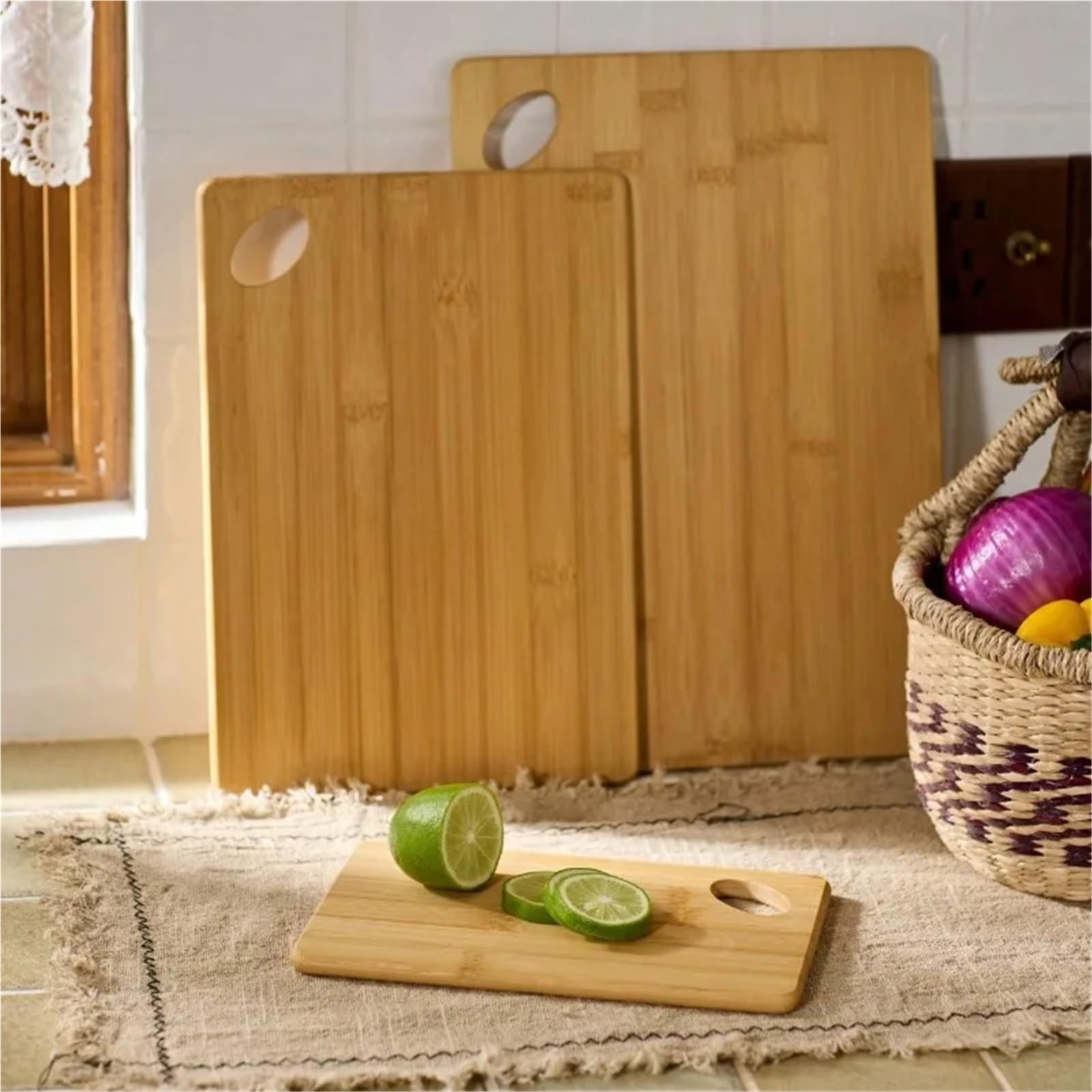 Tabla de cortar de madera maciza con orificio for mango, reversible | Orificio de mango redondo for facilitar su transporte; superficies reversibles; 16 x 12 x 0,8 pulgadas.(34x 22x 1.2cm)