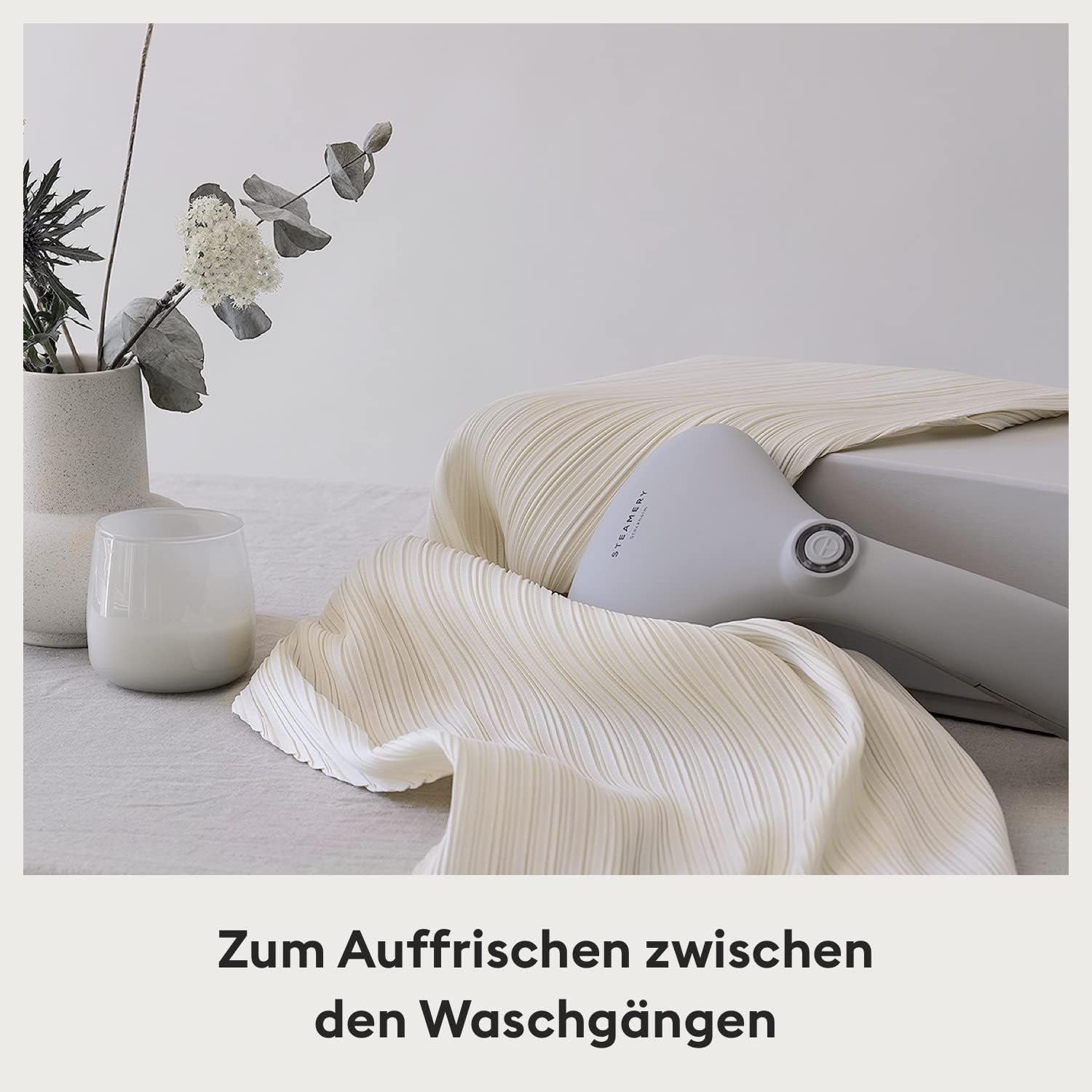 Steamery Cirrus 2 Ruhagőzölő használat közben különböző ruhákon