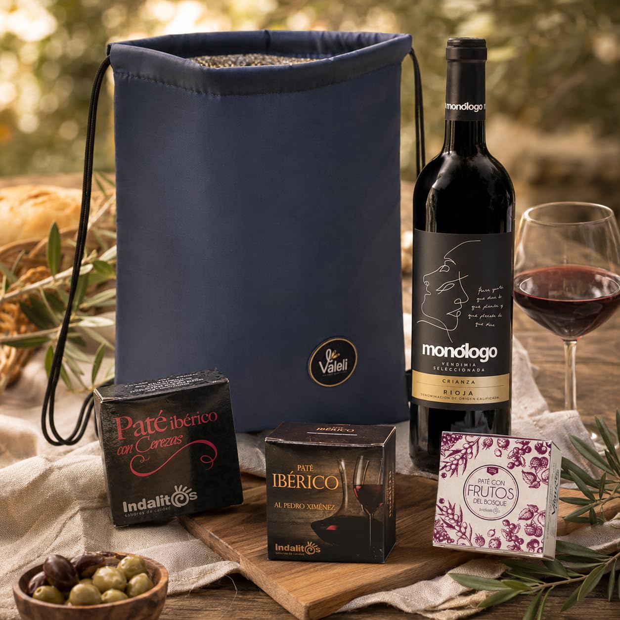 VALELI Pack regalos para hombre mujer, Cesta Gourmet con Vino Tinto Rioja Crianza 75cl, 3 Patés Ibéricos y Mochila Isotérmica.Detalle Cumpleaños, Navidad