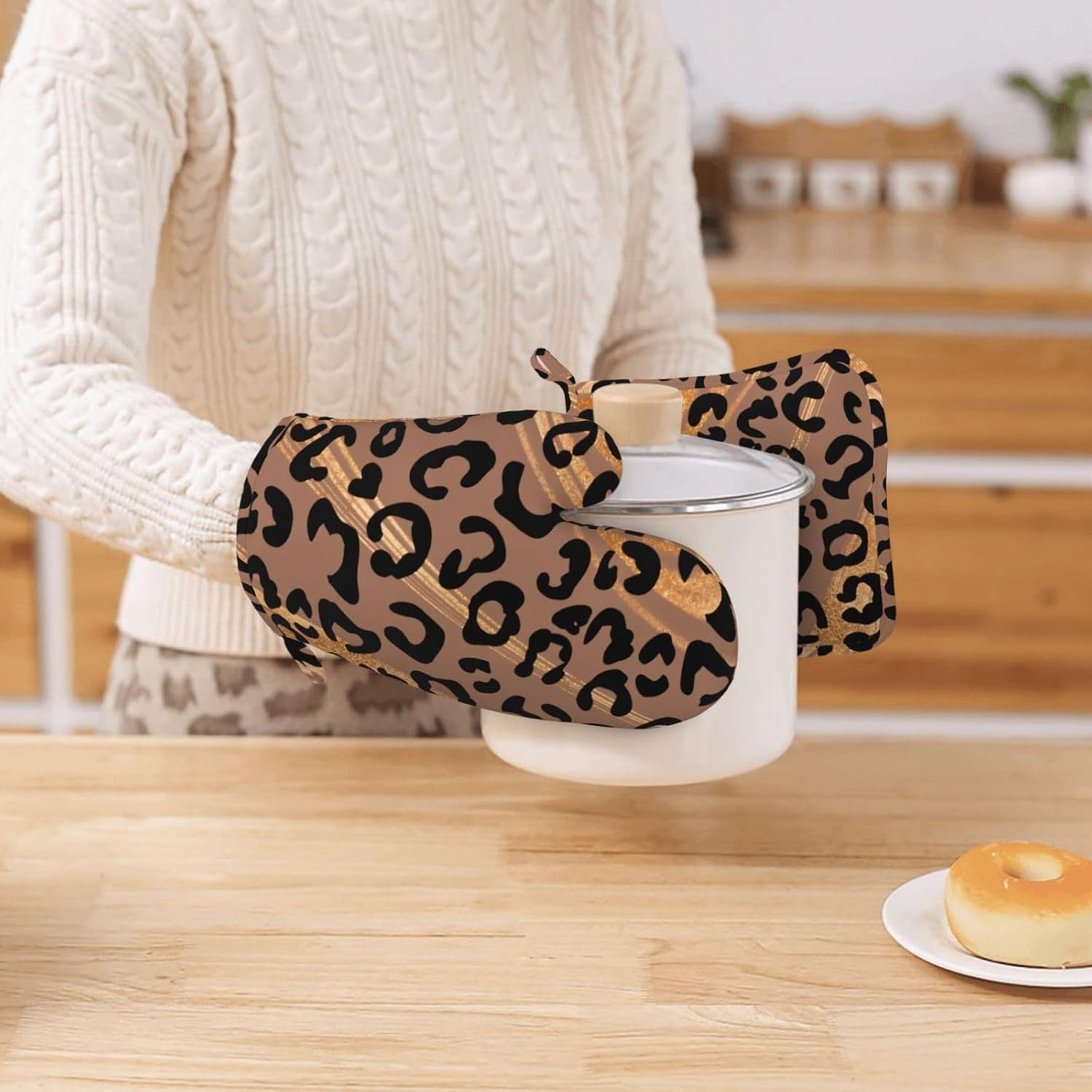 Silicone Oven Mitts and Pot Holders Sets, Home Golden Leopard Print Heat Resistant BBQ Gloves for Kitchen Baking Cooking Grilling Microwave