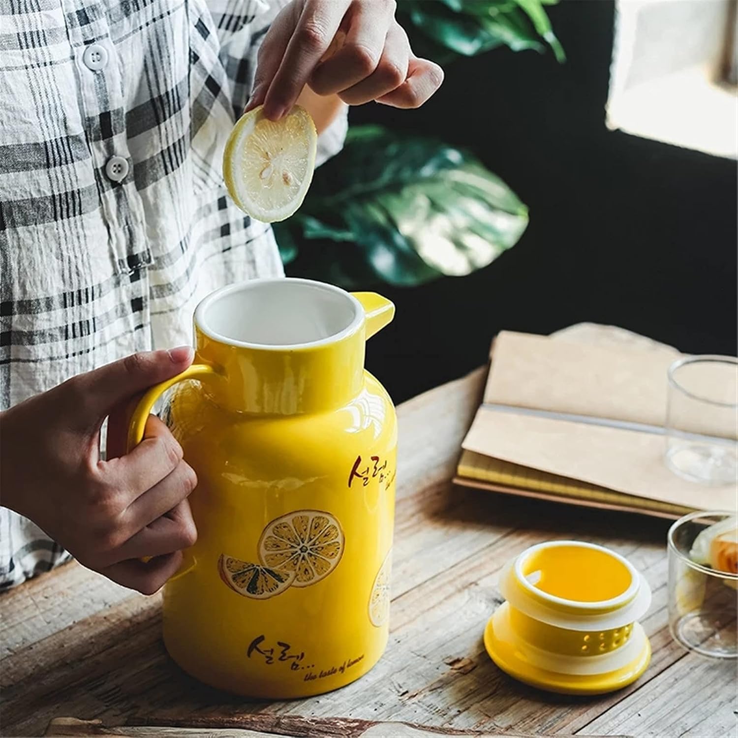 ガラスピッチャーの水差し 1500mlセラミックピッチャー水ボトル冷たいやかん水差し大容量家庭用セラミックケトル 普段使いに便利