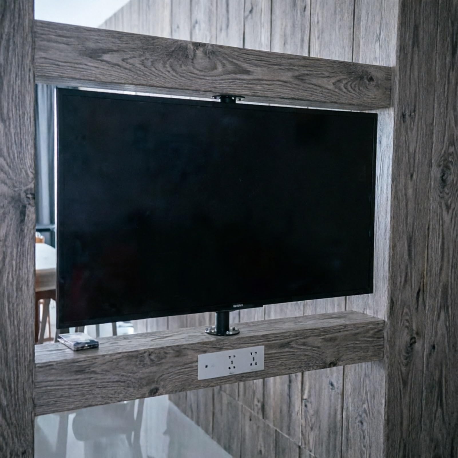 Support de sol pivotant pour téléviseur 32-75" réglable de 110 à 135 cm