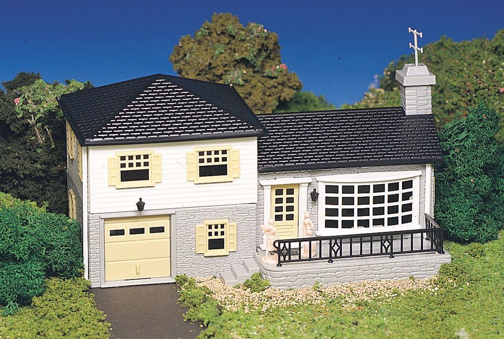 Bachmann Trains - PLASTICVILLE U.S.A. BUILDINGS – CLASSIC KITS - SPLIT LEVEL HOUSE - HO Scale