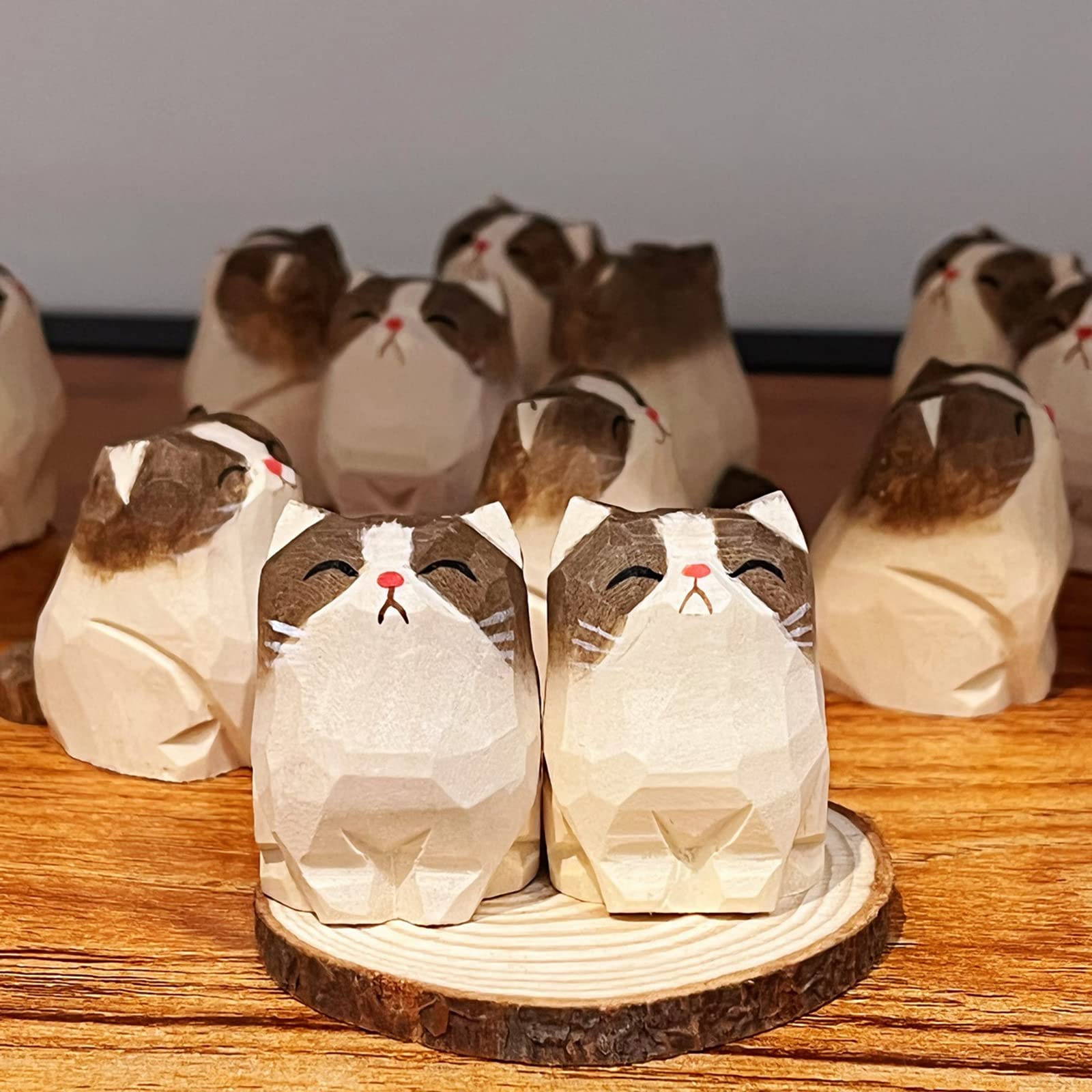 Sluiting Van Een Schattige Kitten Op Een Houten Oppervlak Stock Foto
