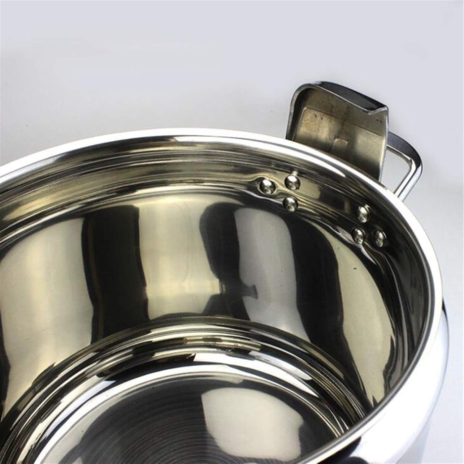 Inside view of the pressure cooker pot