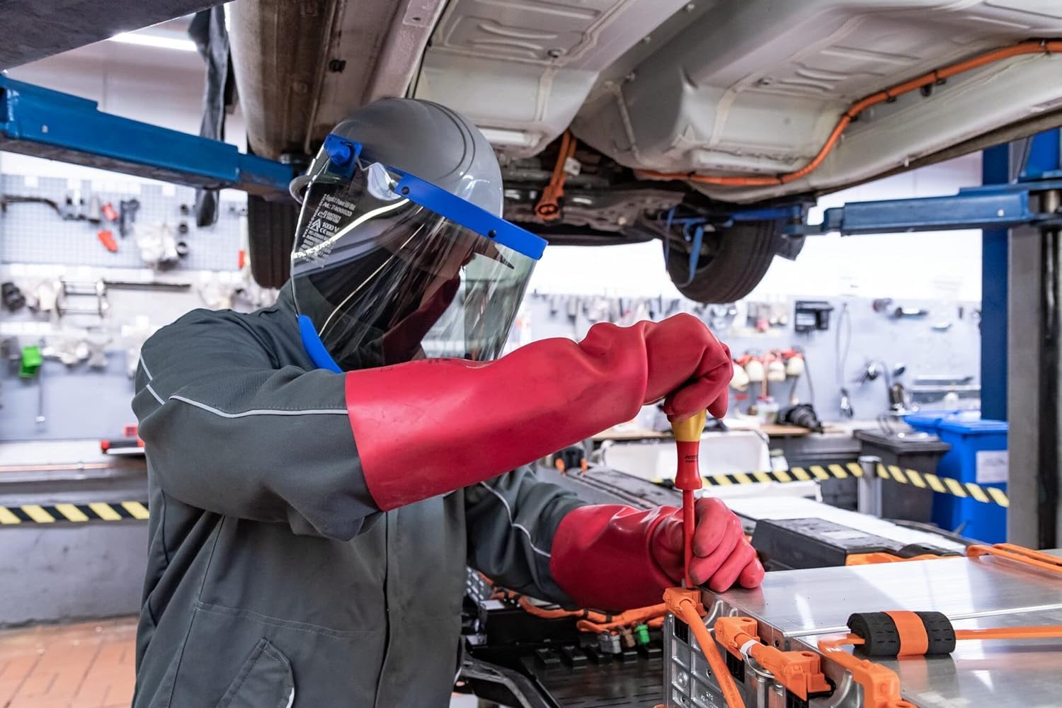 HAZET Elektriker-Schraubendreher-Satz 810/6VDE I 6-teiliges Set mit Kreuz-, und Schlitzschraubendreher in verschiedenen Größen, sowie einen Spannungsprüfer