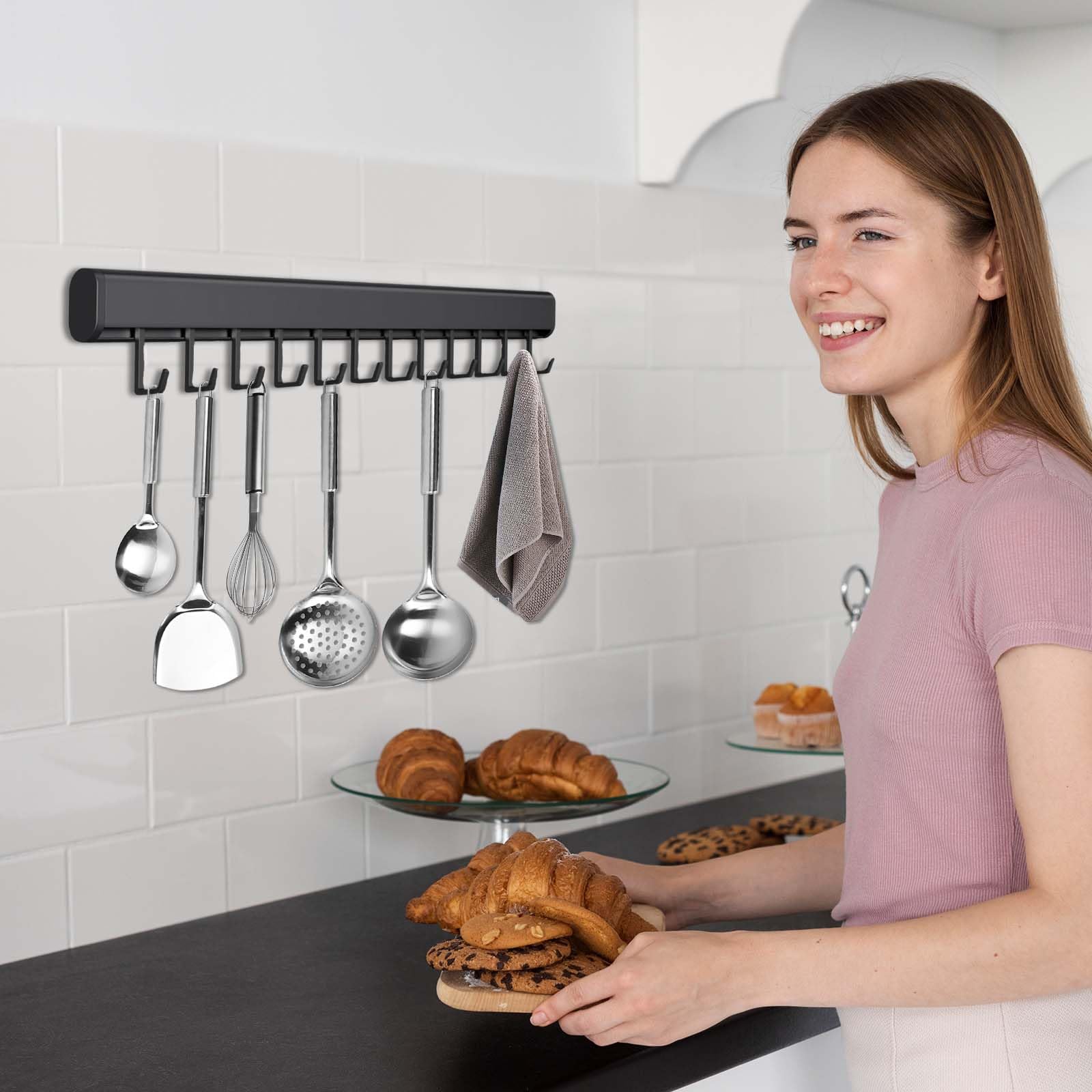 Naapesi Porta Utensili da Cucina, 50cm Barra Portautensili Cucina con 10 Gancio, Porta Mestoli da Cucina per Gadget da Cucina/Pentola/Mestolo, Alluminio, Nero, Autoadesivo, Senza Forare, Salvaspazio