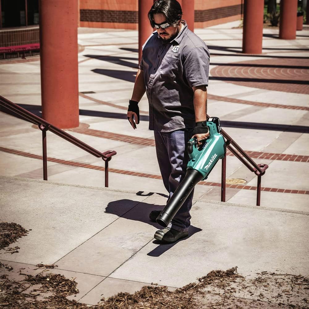 Makita XBU03SM1-R 18V LXT Lithium-Ion Brushless Cordless Blower Kit (4 Ah) (Renewed)