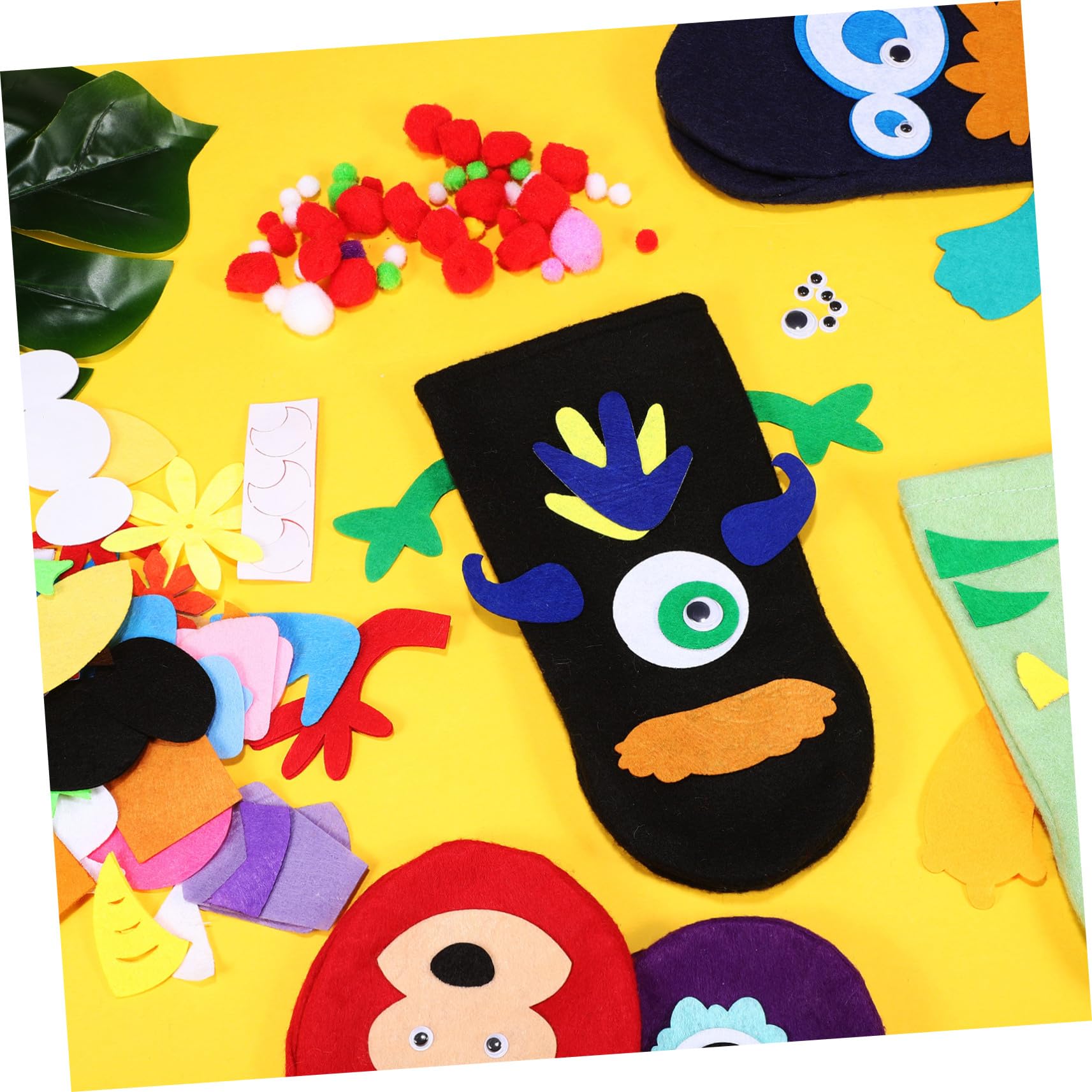 GOOHOCHY Kit de Manualidades para Niñas Marionetas de Mano de Fieltro, Fácil de Usar, Diseños Vibrantes y Patrones Adorables para Juegos de Rol y Manualidades