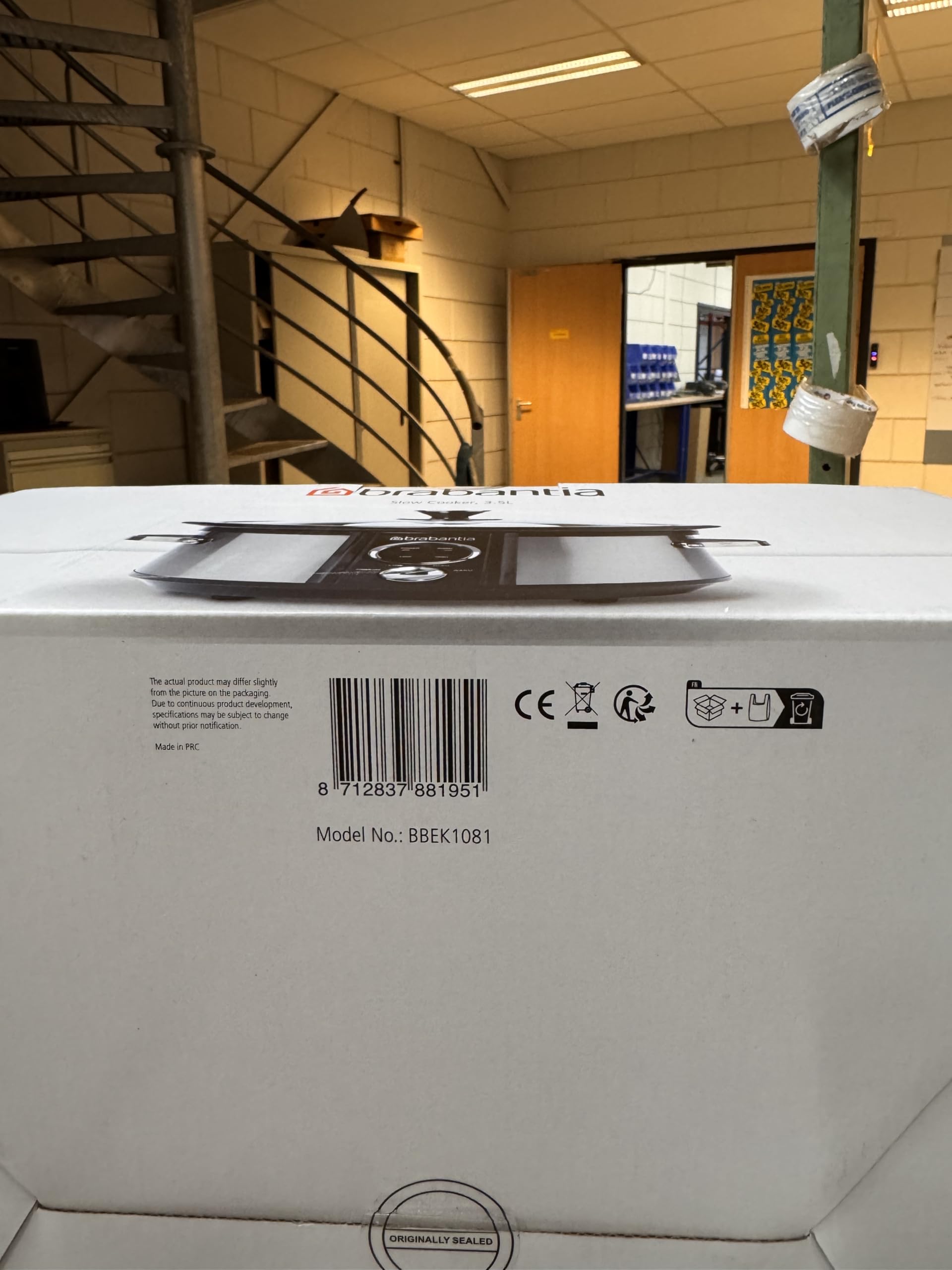 Brabantia Slow Cooker, 3.5 Literm Antihaftbeschichtung, drei verschiedene Heizstufen, Kontrollleuchte, abnehmbarer Topf, geeignet für 4 Personen, 180 Watt, Edelstahl, BBEK1081