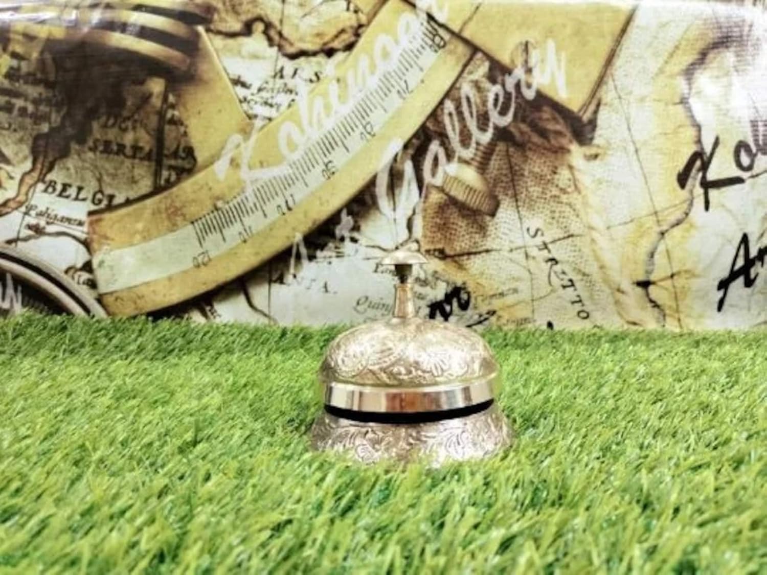 Campanello da ricevimento in ottone decorato con finitura in ottone