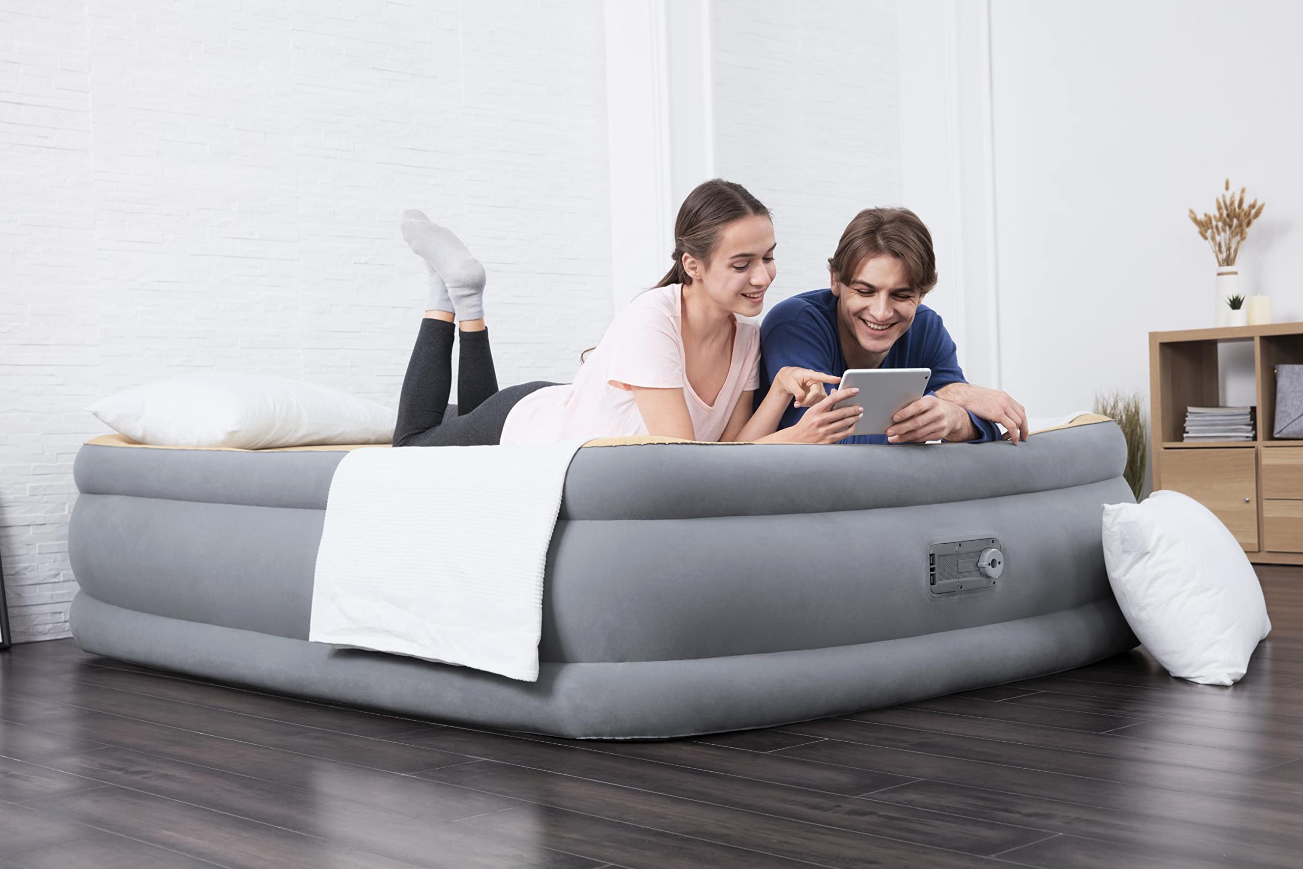 Bestway 67486-3 Materasso gonfiabile matrimoniale Foam Top da 2.03 m x 1.52 m x 46 cm con pompa integrata