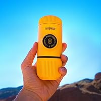 Vista 5 de WACACO Nanopresso - Máquina de espresso portátil, versión mejorada de Minipresso, presión de 18 bares, mini cafetera de viaje, de funcionamiento