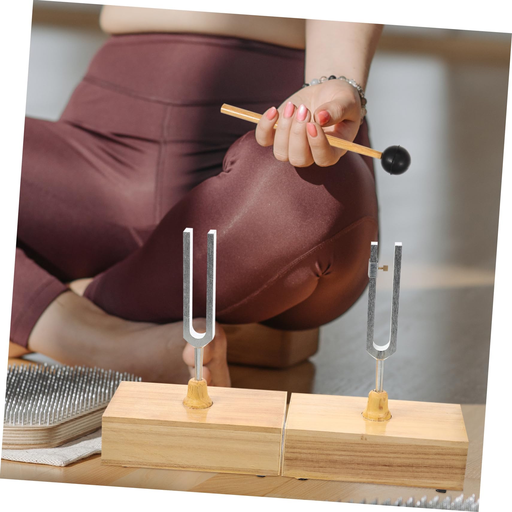 Gatuida Metallstimmgabel 440hz mit Hammer und Holzsockel für Physikalische Akustikexperimente Stabile Platzierung und Einstellbare Resonanz für Unterricht und Labor