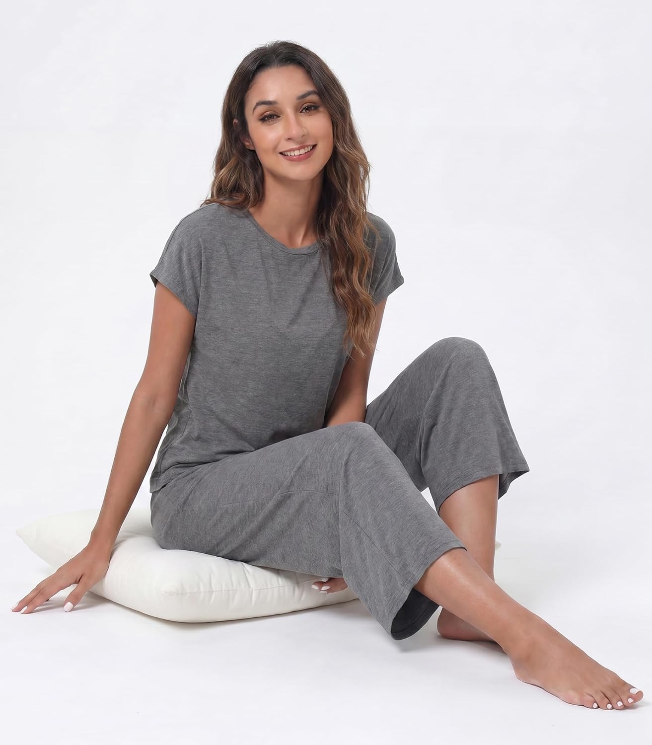 WiWi Women's Pajamas Sets Bamboo Viscose Short Sleeve Top with Capri Pants Super Soft Lounge Cooling Sleepwear Pjs S-XXL image 2