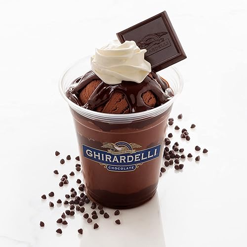 Vista 45 de Ghirardelli - 72% chispas de chocolate de cacao, bolsa de 5 libras con cuchara barista estampada Ghirardelli