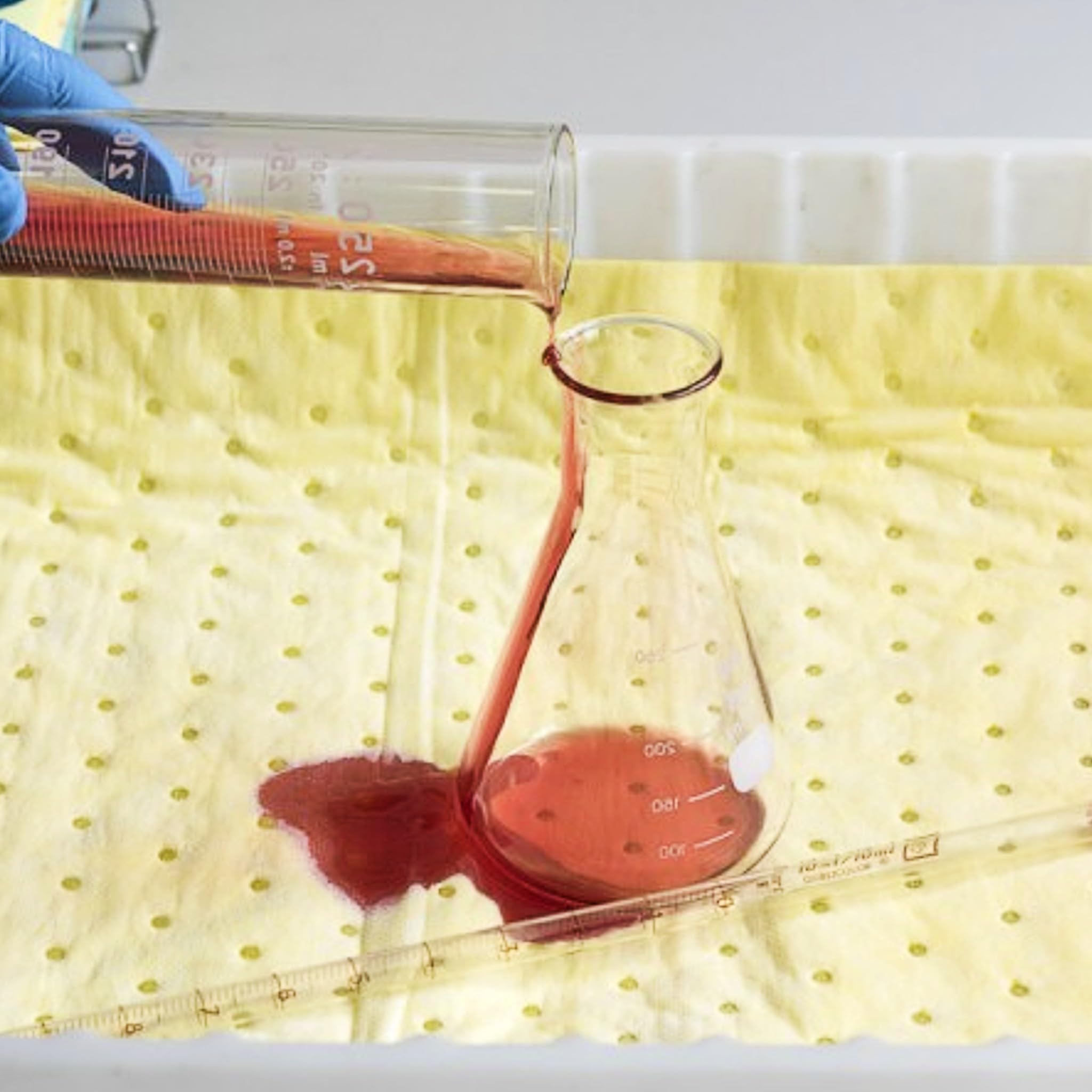 Bricoloco Toalla absorbente industrial de alta resistencia, para limpieza y prevención de derrames químicos en laboratorios. Absorbedor de humedades de agua, aceites, hidrocarburos y químicos. (50)
