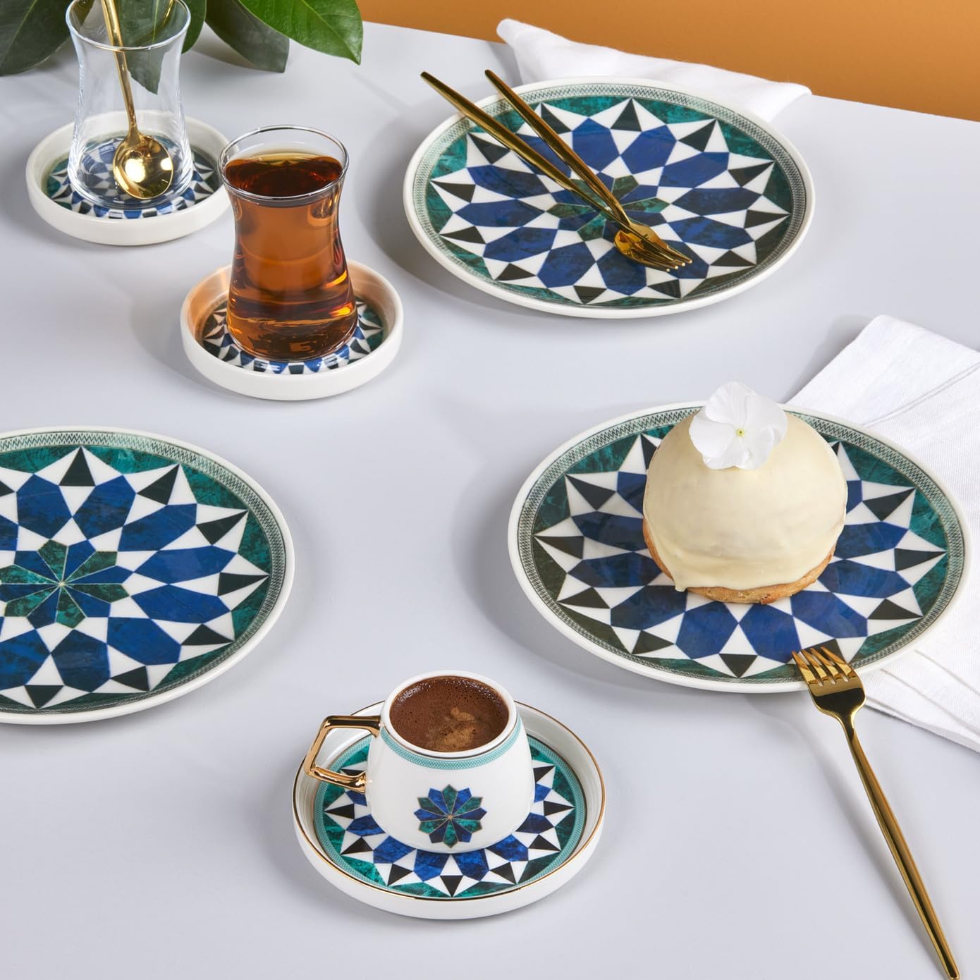 KARACA Roman 12 tlg. Keramik Teeset 10 cm - Elegantes Tee Service-Set mit 6 Teegläsern und 6 Teetellern für stilvolles Teetrinken und Genießen - Zeitloses Design und hochwertige Qualität