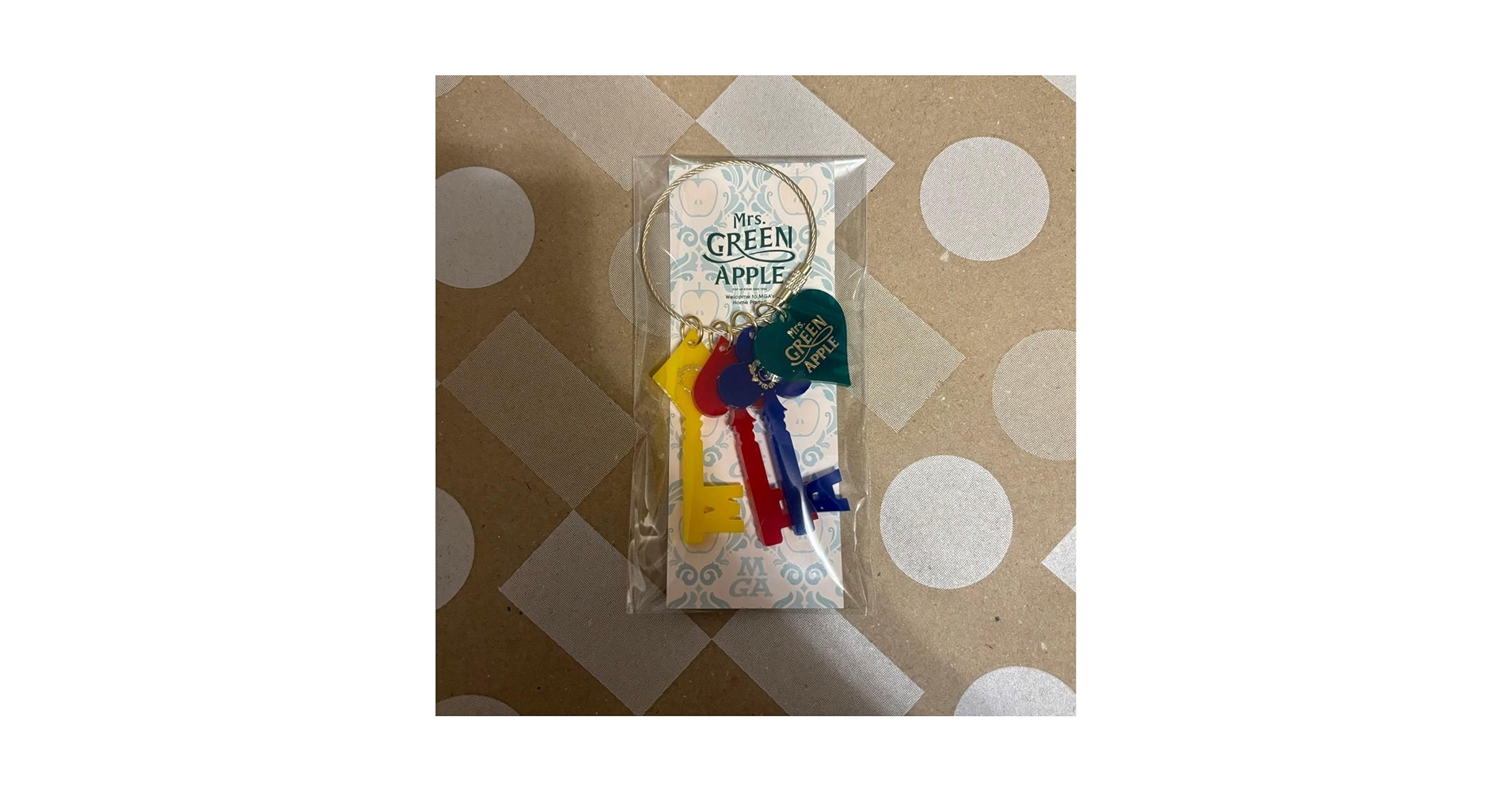 Mrs. GREEN APPLE ポーチ バッジセット キーホルダー Mrs. GREEN APPLE ポーチ バッジセット キーホルダー Mrs. GREEN