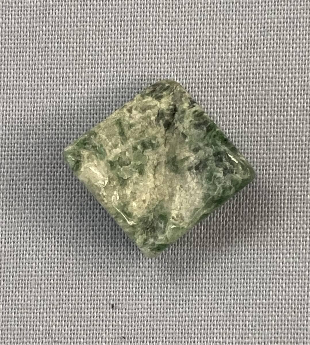 糸魚川翡翠　ペンダント　キーホルダー 糸魚川翡翠ペンダントトップ販売 名取貴石 天然石原石鉱物結晶