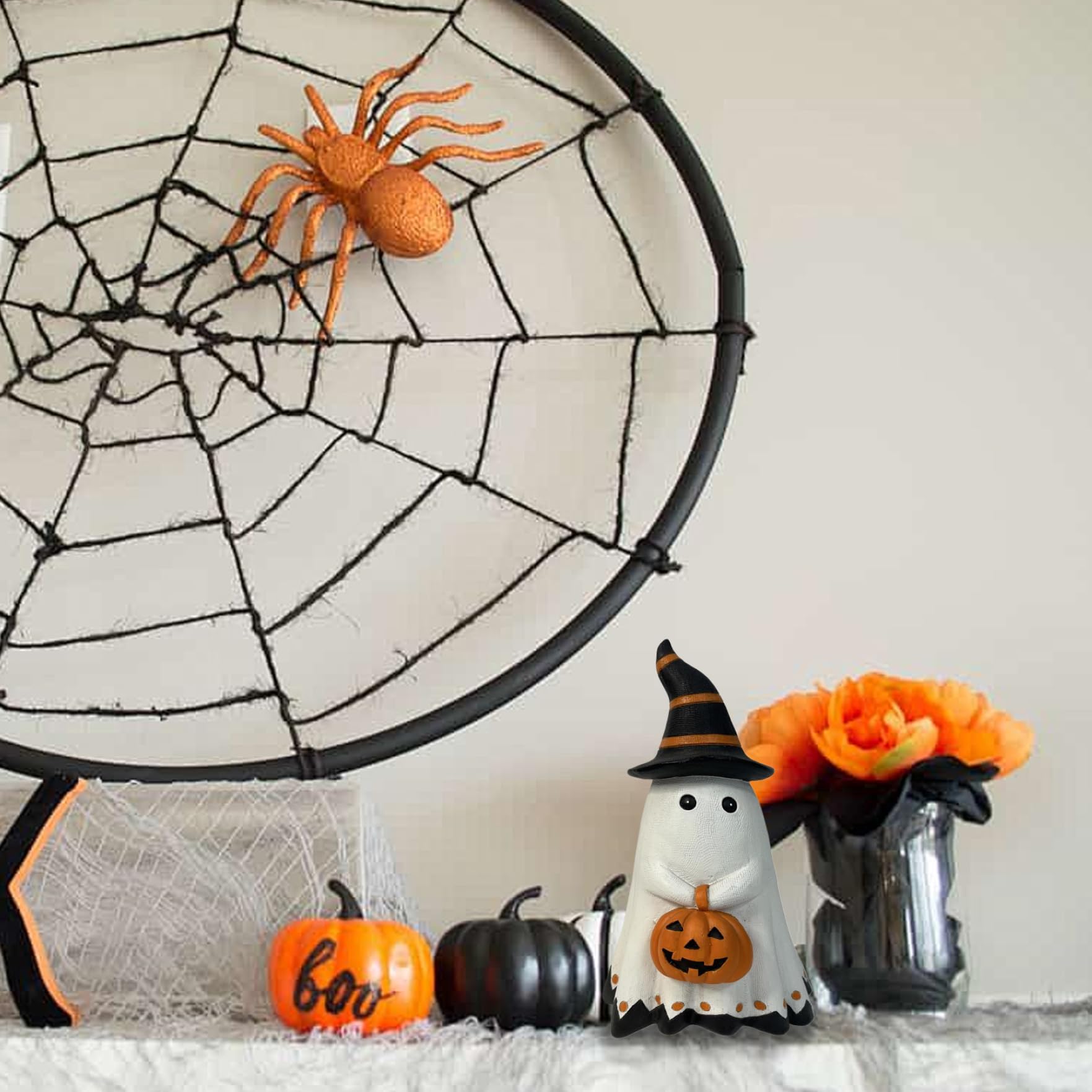 Decorazioni di Halloween, Decorazioni di fantasmi, Simpatica statua di fantasma di Halloween in piedi con zucca appuntita e in mano, ornamento spettrale resina di cartone animato per tavolo da scaffa