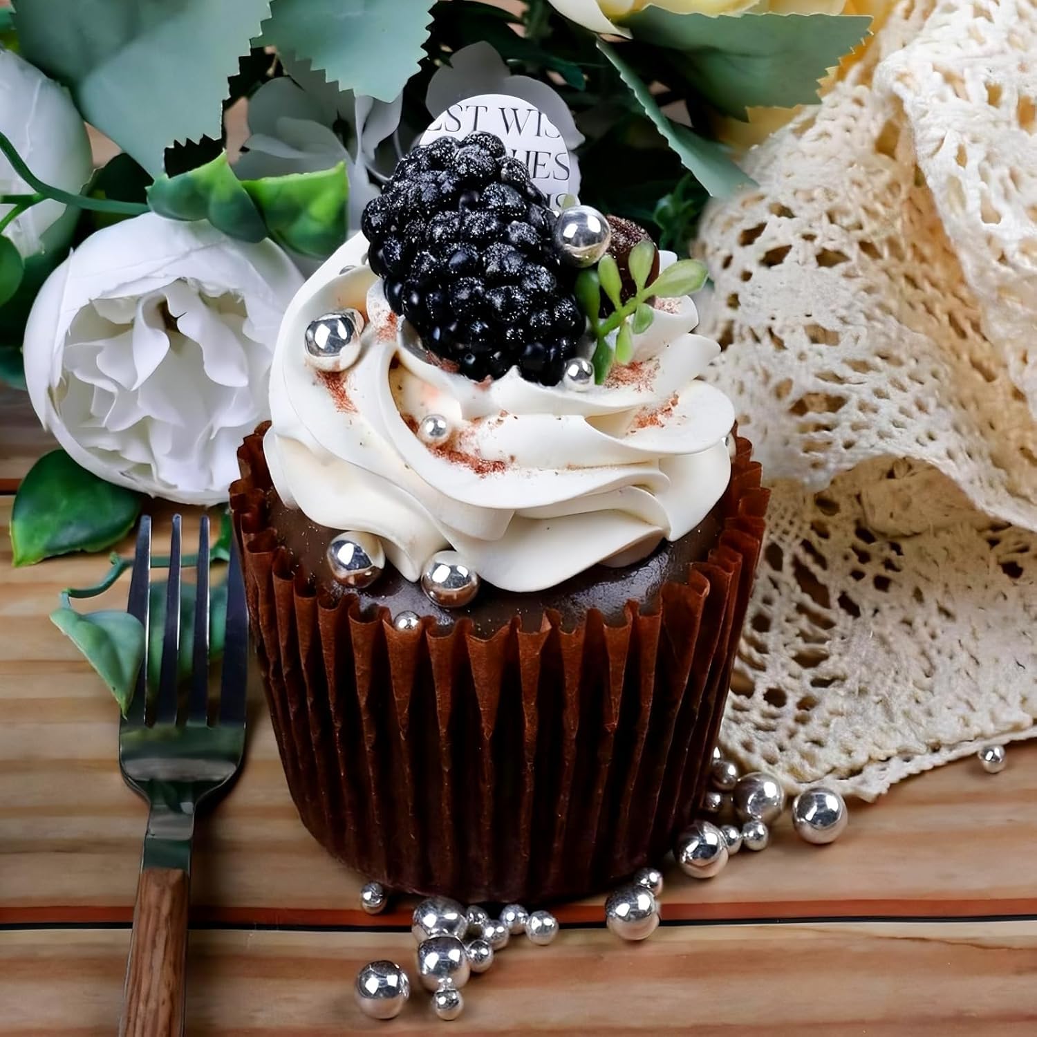 Perlas de Azúcar Blancas, Doradas & Plateadas Comestibles 130g - 4 Tamaños de Perlas para Decorar Tartas, Cupcakes y Galletas - Ideal para Bodas, Cumpleaños, Halloween, Navidad, Sprinkles