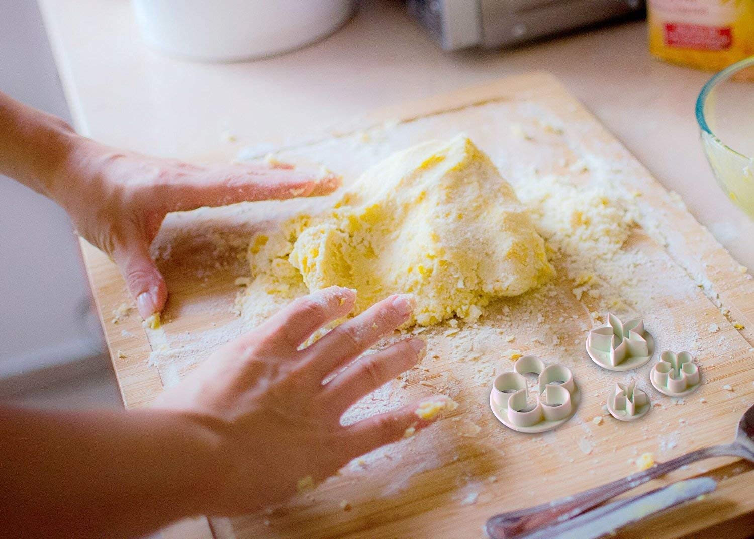 MoNiRo, set di 68 stampini per fondente, grandi – Stampi per biscotti da pasticceria – Strumento per modellare torte – Accessori per il retro e fondente – Stampini per fondente e fiori