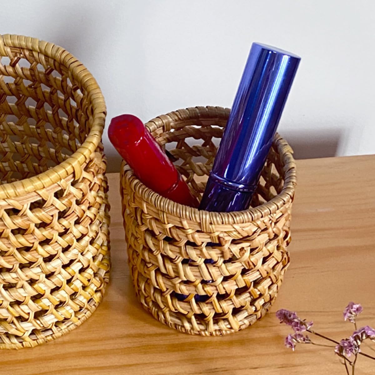 Zerodeko Porte-stylo en Rotin Tressé Naturel, Pot à Crayons Multifonction Petit Format Ø8x8 Cm, Organiseur de Stylos et Pinceaux de Maquillage pour Bureau et Maison