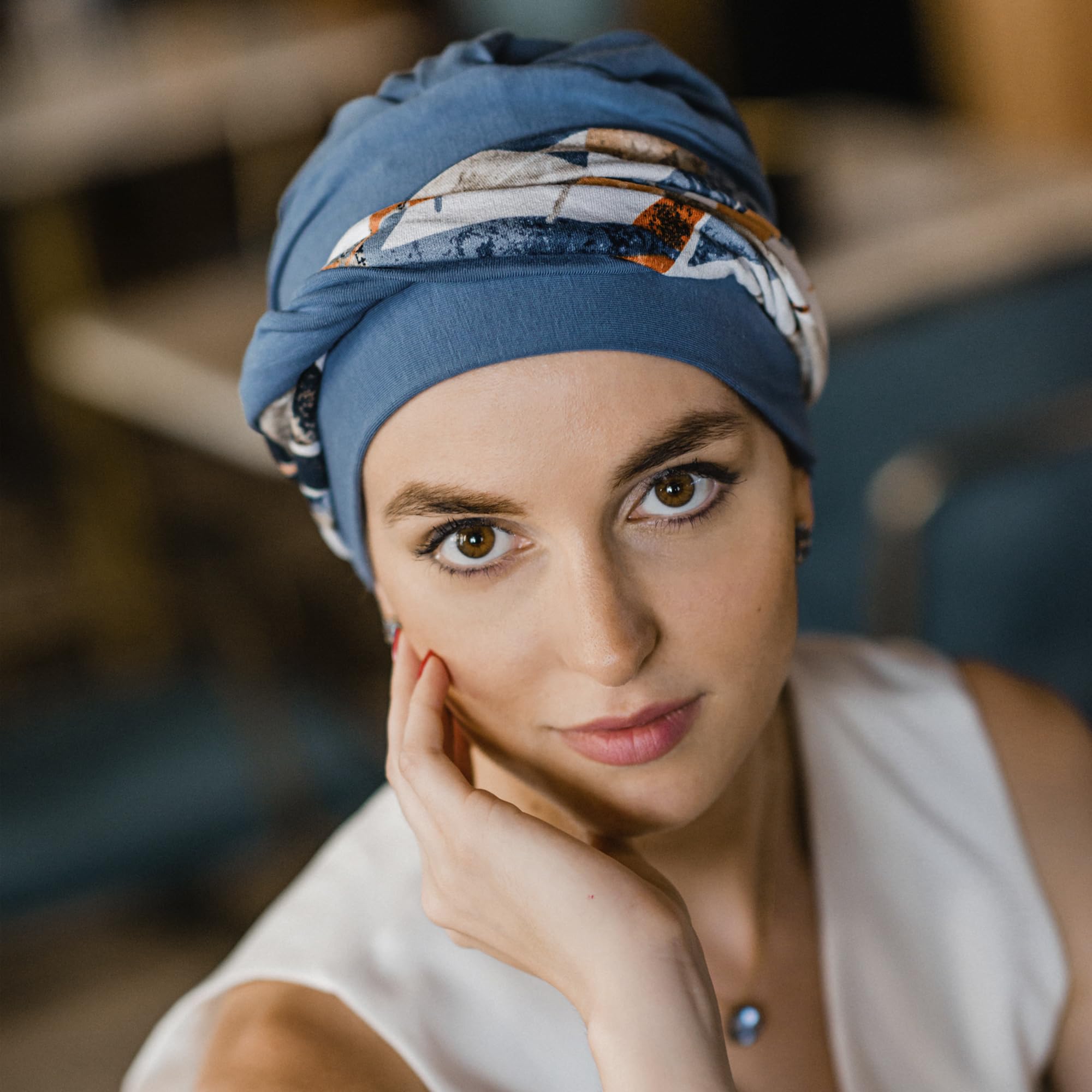 ADERANS Turbante oncológico Modelo Cosy – diseño Zahara en bambú Suave y Transpirable, Hecho a Mano en España, Especial para quimioterapia, Alopecia y Pieles sensibles