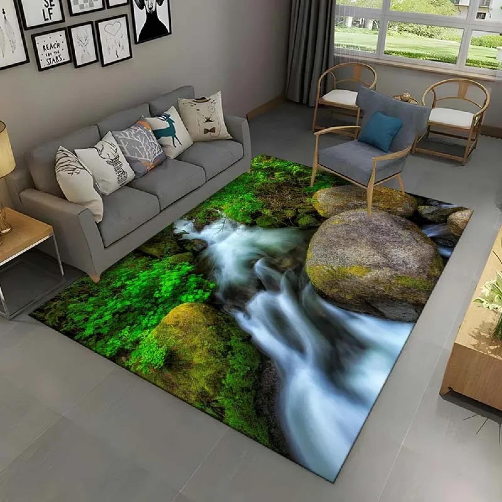 Tapis forêt verte cascade pour habiller un grand salon et réchauffer l'ambiance