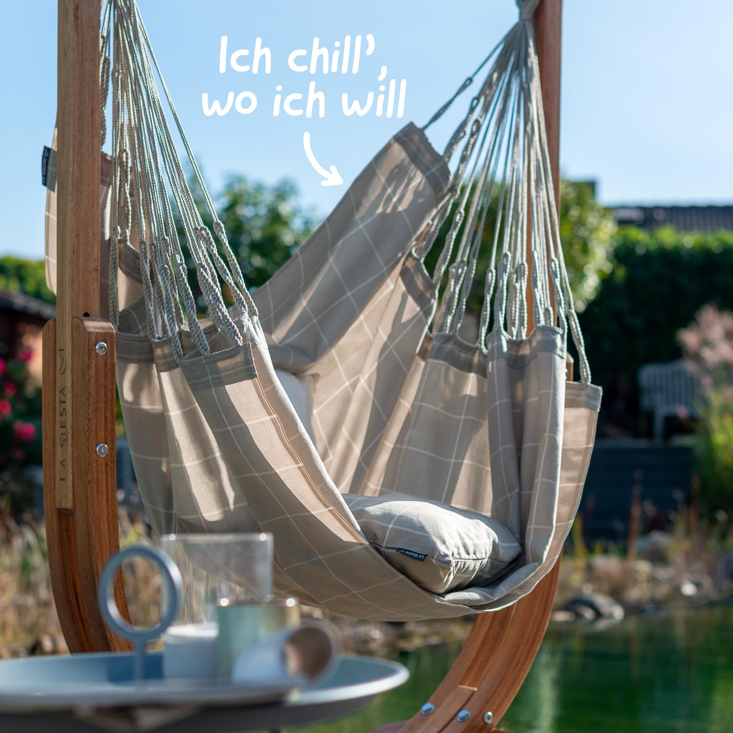 LA SIESTA® – Wetterfester Hängesessel Udine Mit Holzständer – Handgefertigter, Reißfester Outdoor-Hängesessel Mit FSC-Zertifiziertem Eukalyptus-Gestell für Außenbereich – Almond