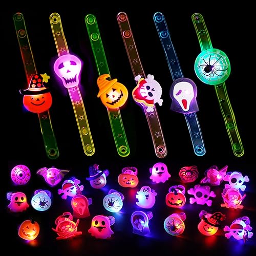CCINEE Juguetes de fiesta iluminados de Halloween para niños, 32 piezas, 20 anillos + 12 pulseras, accesorios LED que brillan en la oscuridad,