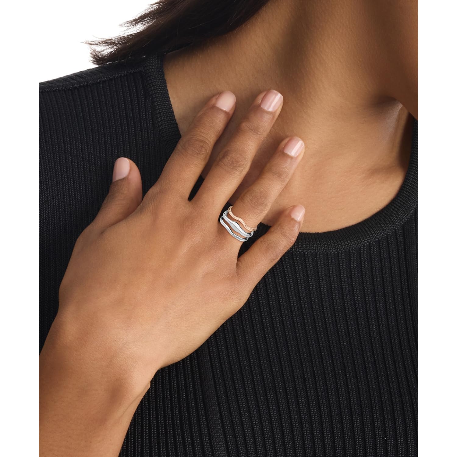 Calvin Klein Anello da Donna Collezione CK WAVY in Acciaio Inossidabile Bicolore o Dorato