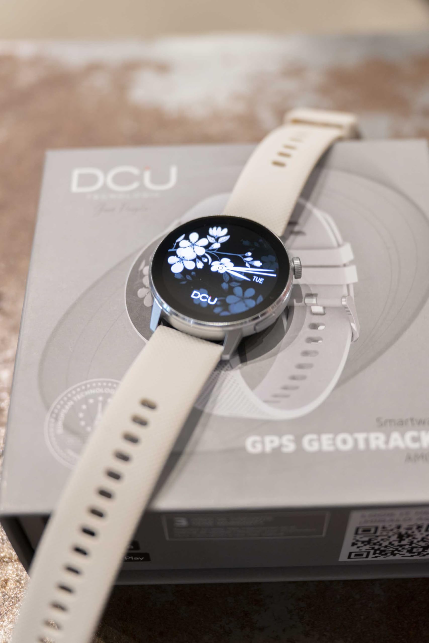 DCU TECNOLOGIC Smartwatch para Mujer con GPS Integrado y Llamadas Bluetooth – Pantalla AMOLED 1,32" | Asistente de Voz | Más de 130 Modos Deportivos | Altímetro, Barómetro y brújula Integrados