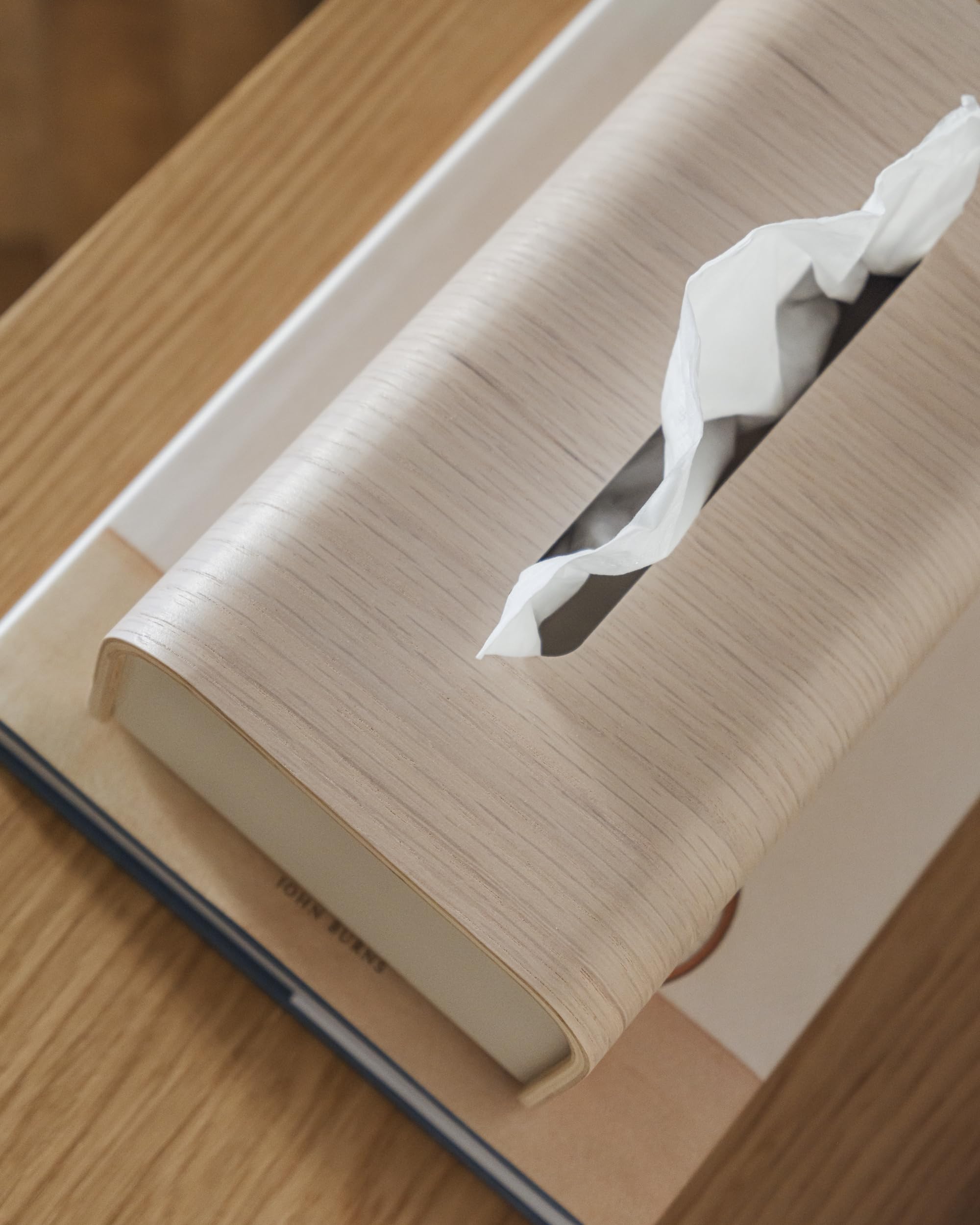 Kazai. Porta Fazzoletti 'Toke' | Impiallacciatura in Legno Massello, certificato FSC | Scatola Porta Fazzoletti Sostenibile in Design Scandinavo | Quercia, bianco